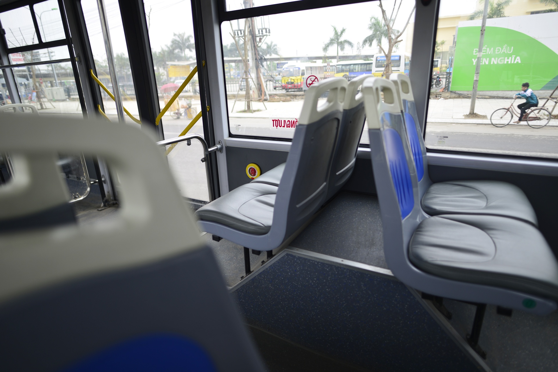 Can canh noi that xe buyt nhanh BRT anh 7