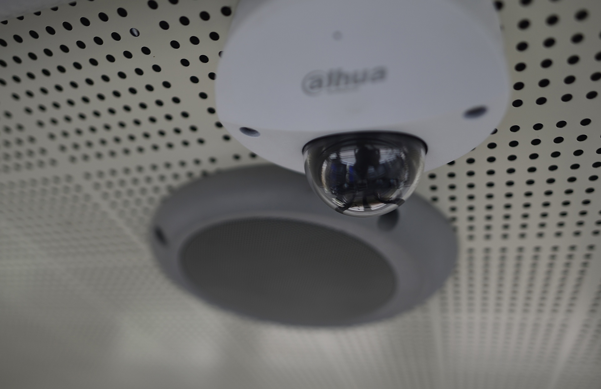 Can canh noi that xe buyt nhanh BRT anh 8