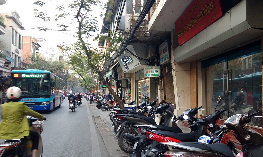 Nguoi di bo mat loi di vi oto do tran lan anh 19