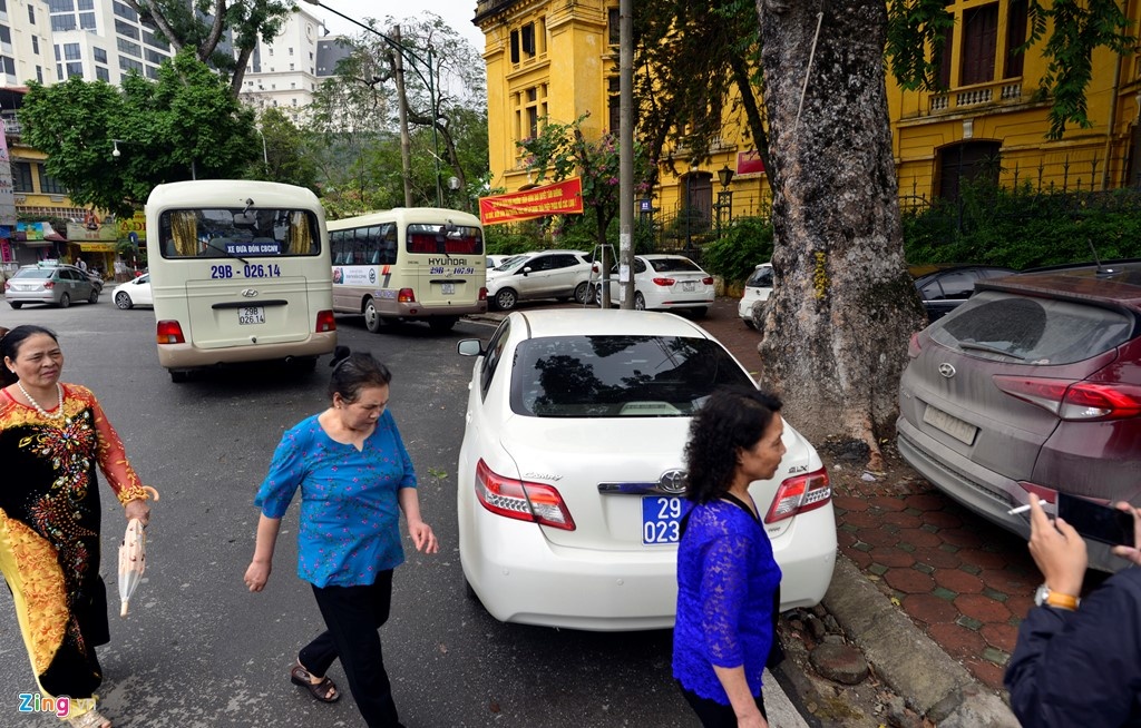 Nguoi di bo mat loi di vi oto do tran lan anh 15