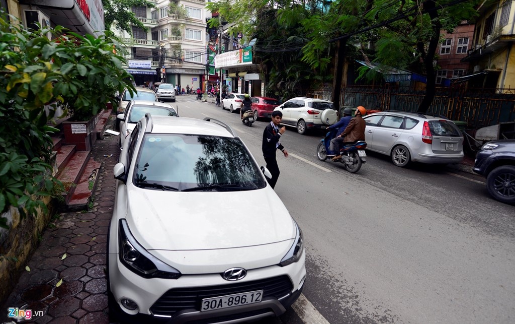 Nguoi di bo mat loi di vi oto do tran lan anh 1