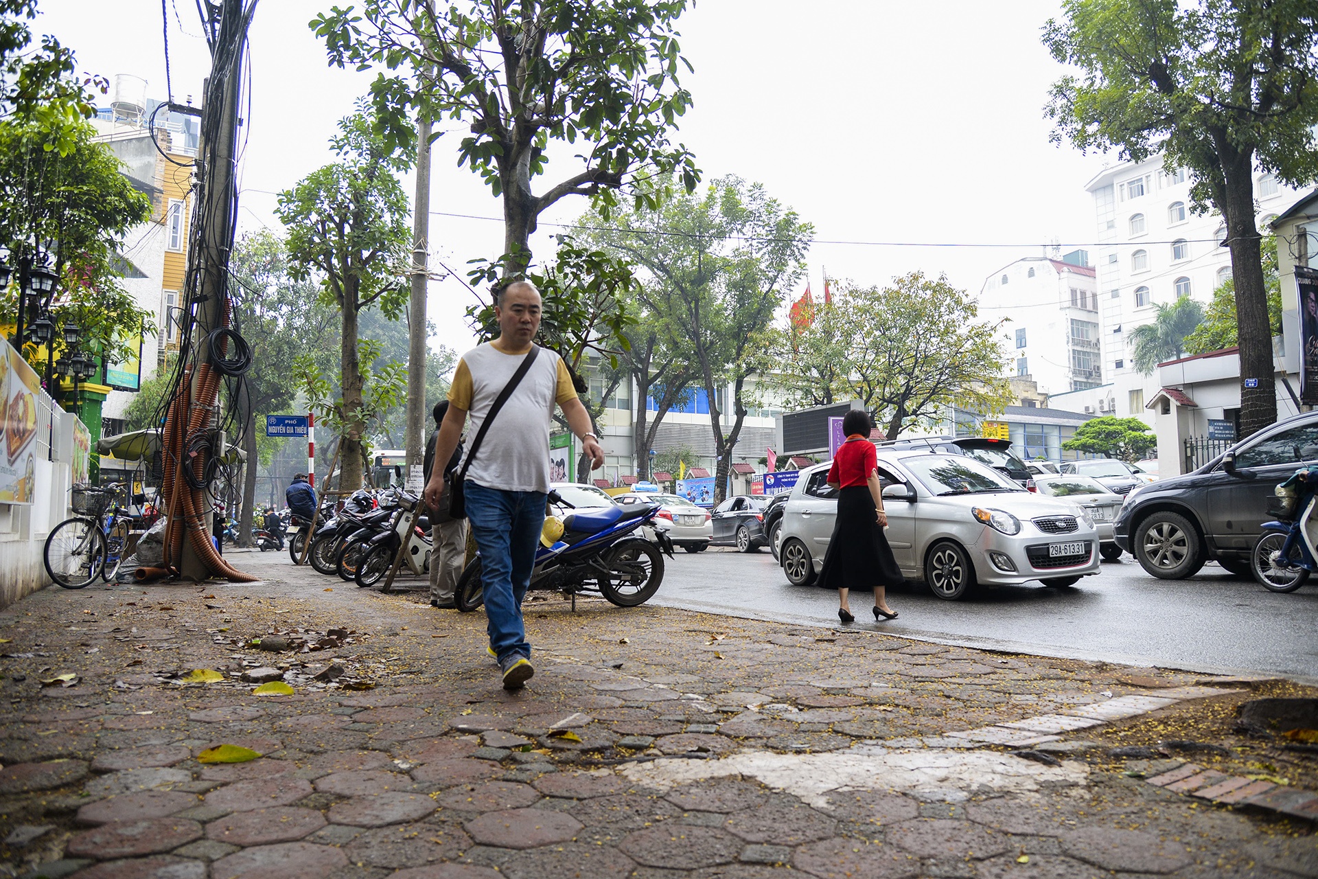 Nguoi di bo mat loi di vi oto do tran lan anh 4