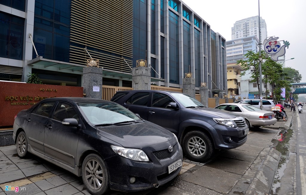 Nguoi di bo mat loi di vi oto do tran lan anh 17