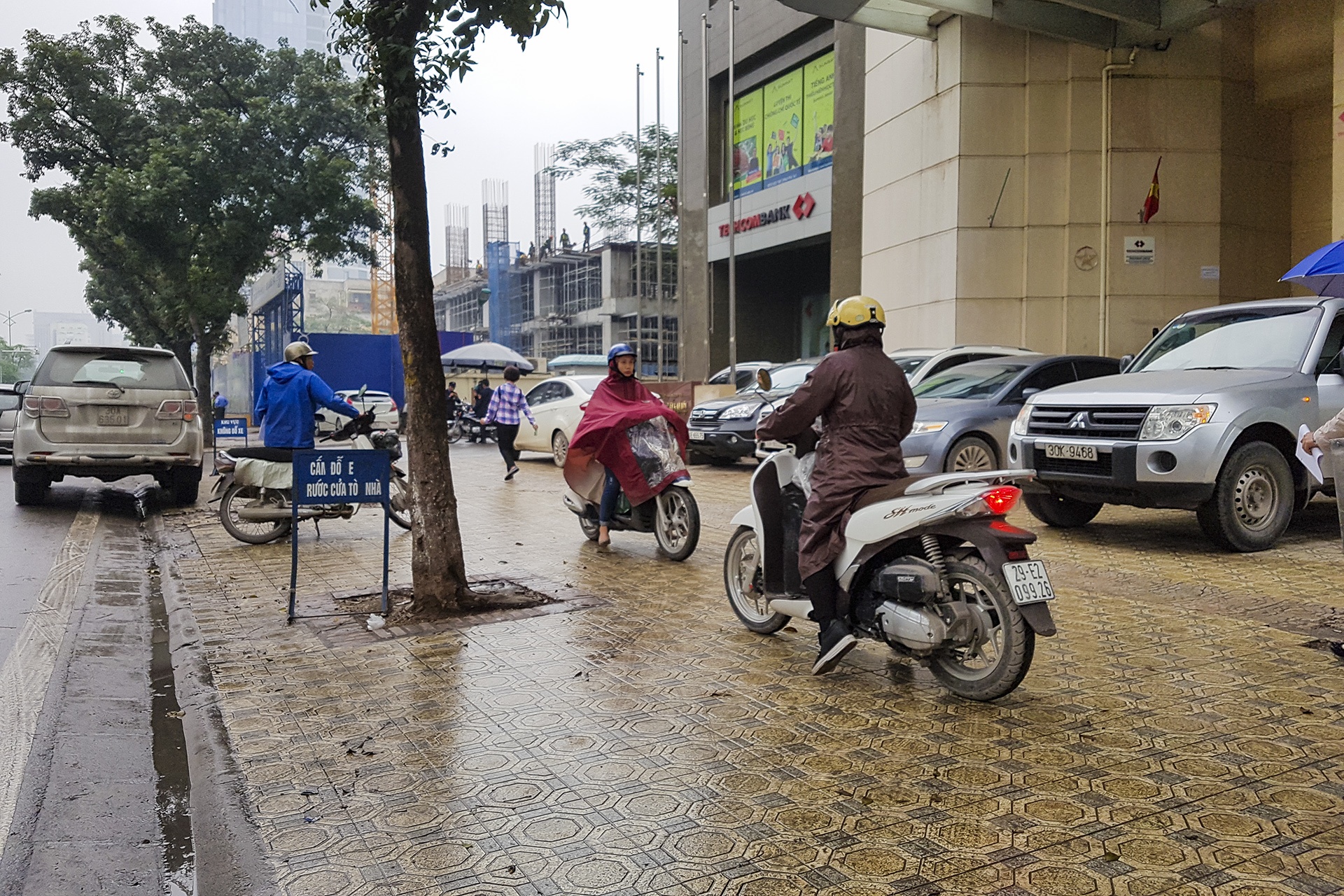 Nguoi di bo mat loi di vi oto do tran lan anh 12