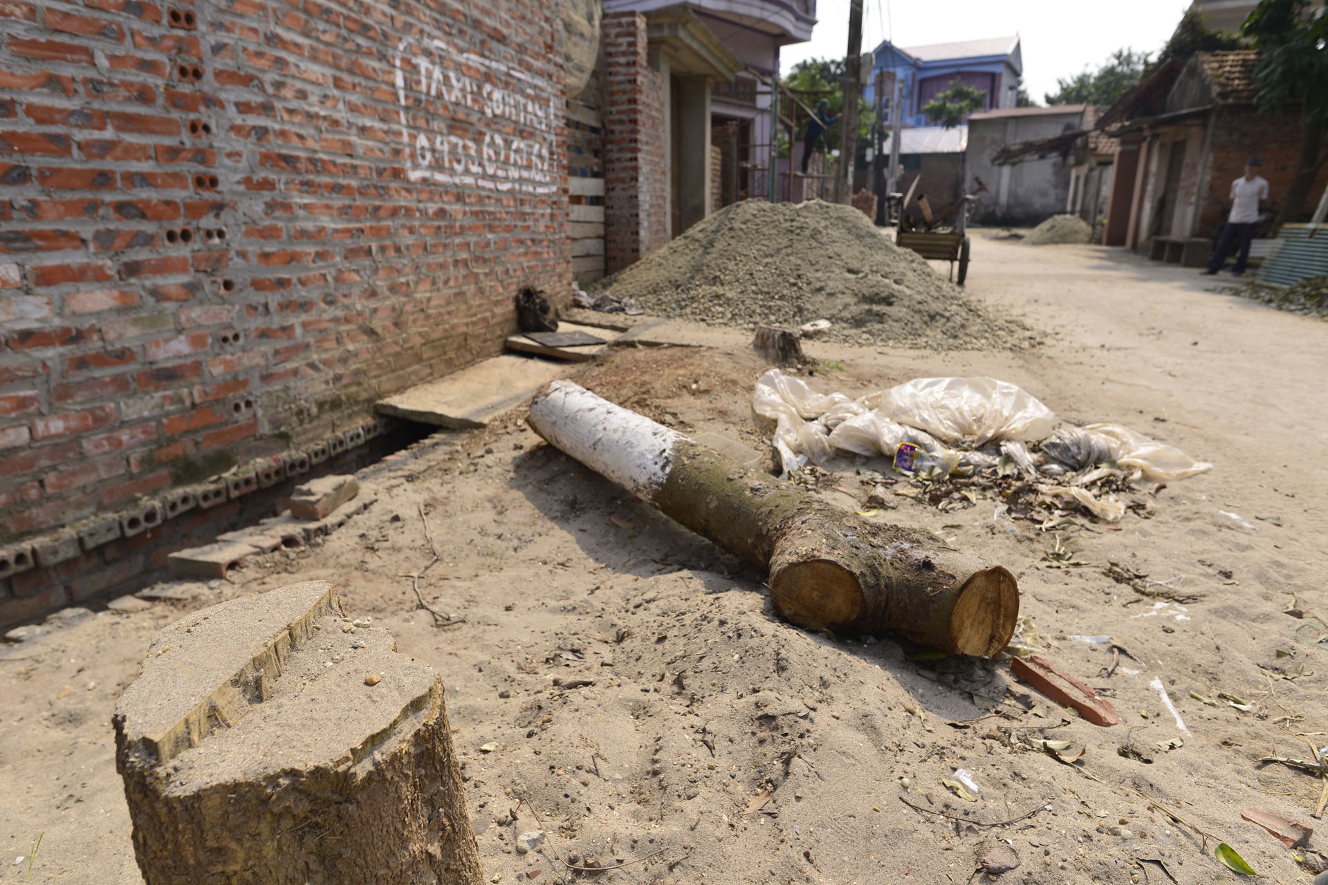 'Can bo xa chat cay khi don via he la rap khuon, may moc' hinh anh