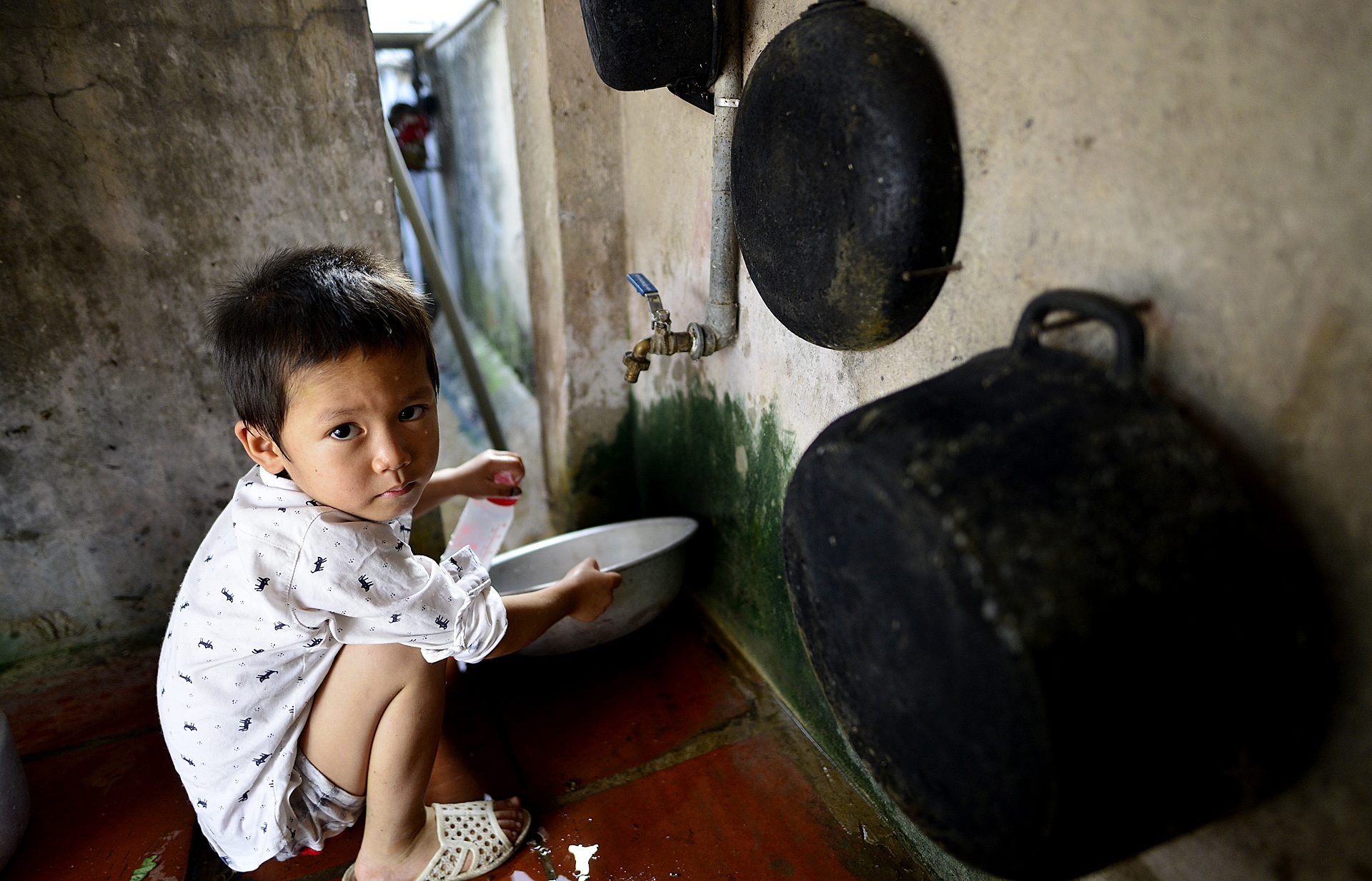 Ni su nuoi 6 tre nho trong ngoi chua cu ky anh 6