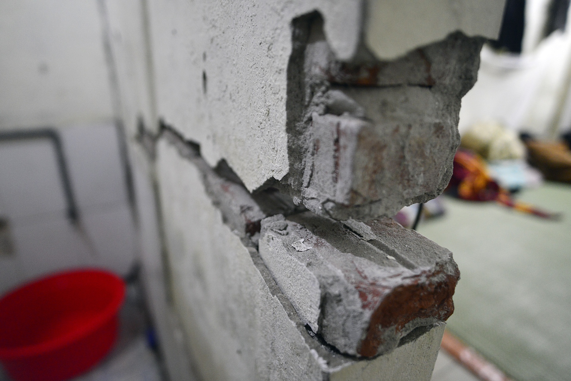 Hang loat nha dan lun, nut gan chung cu vua xay o Ha Noi hinh anh