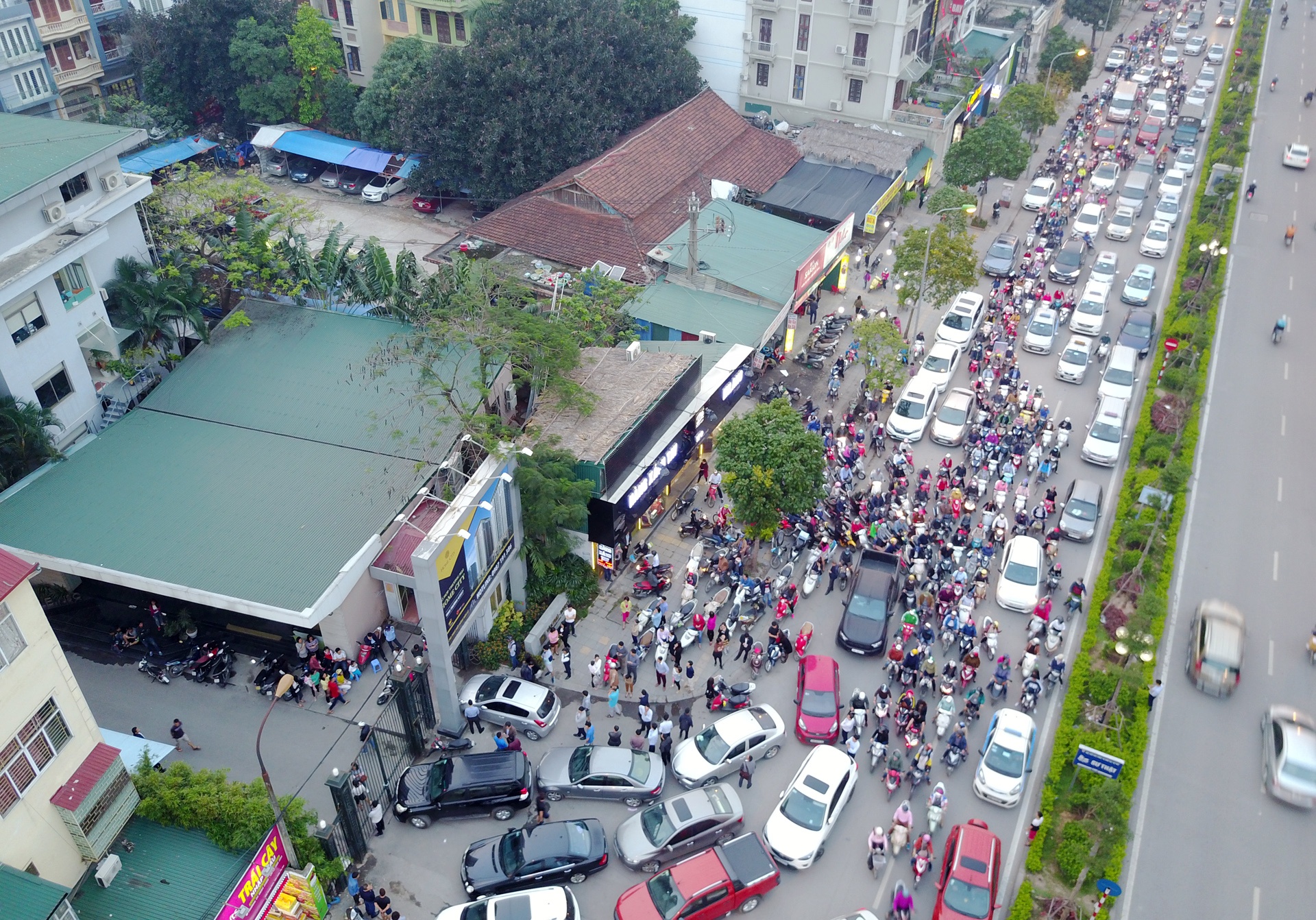 lum xum o home city,  home city trung kinh anh 1