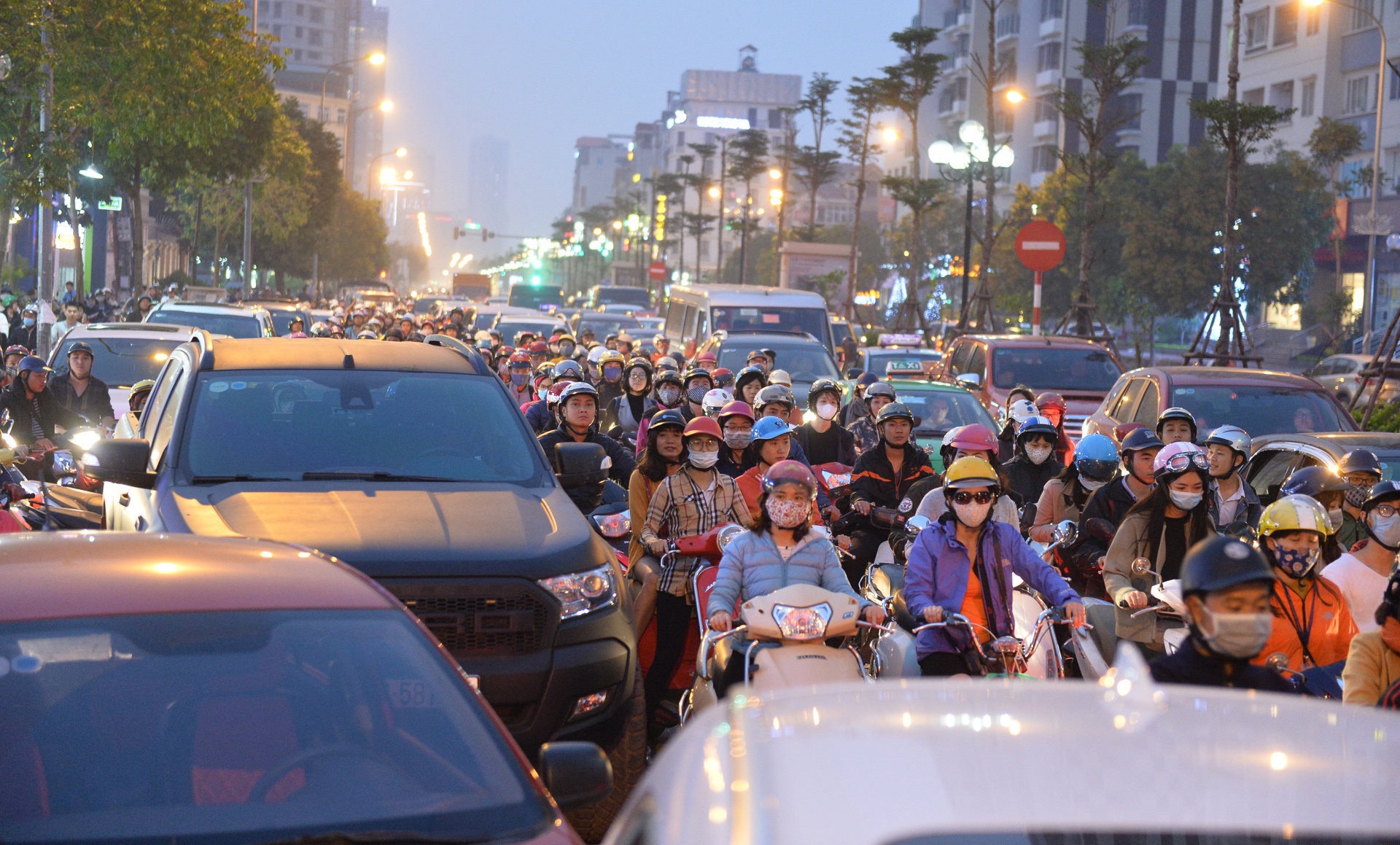 lum xum o home city,  home city trung kinh anh 3