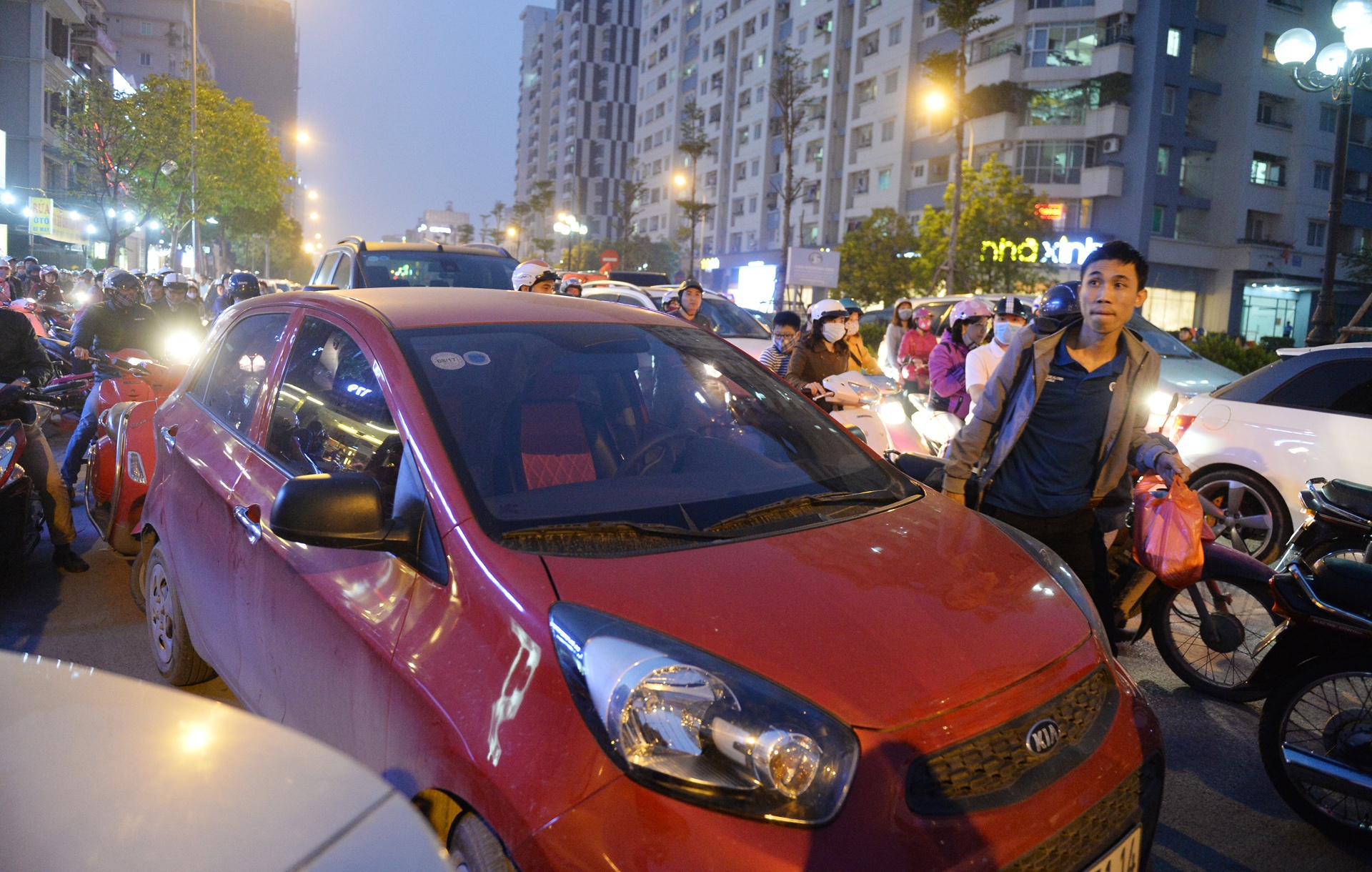 lum xum o home city,  home city trung kinh anh 6