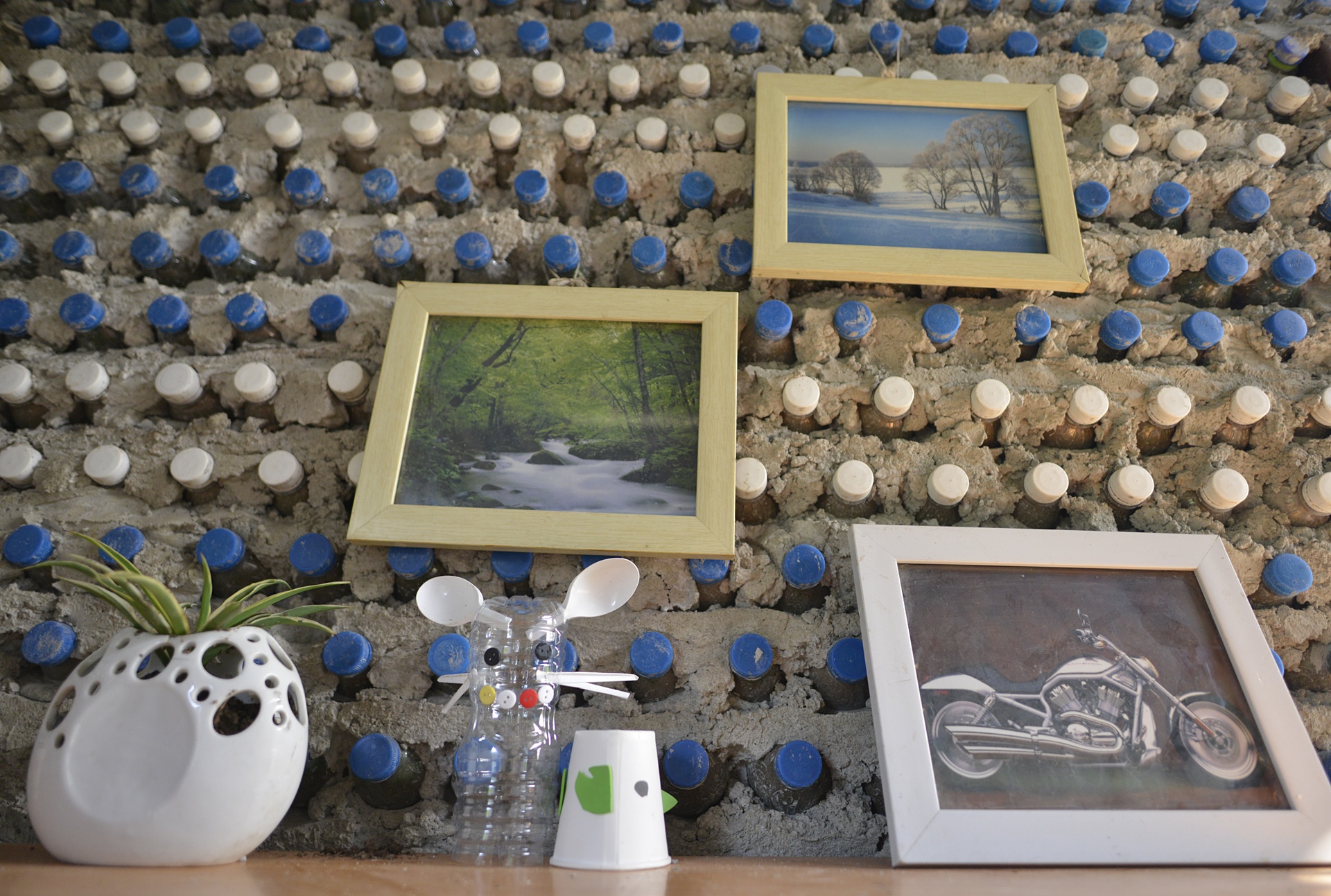 Ngoi nha lam tu chai nuoc o Ha Noi anh 3