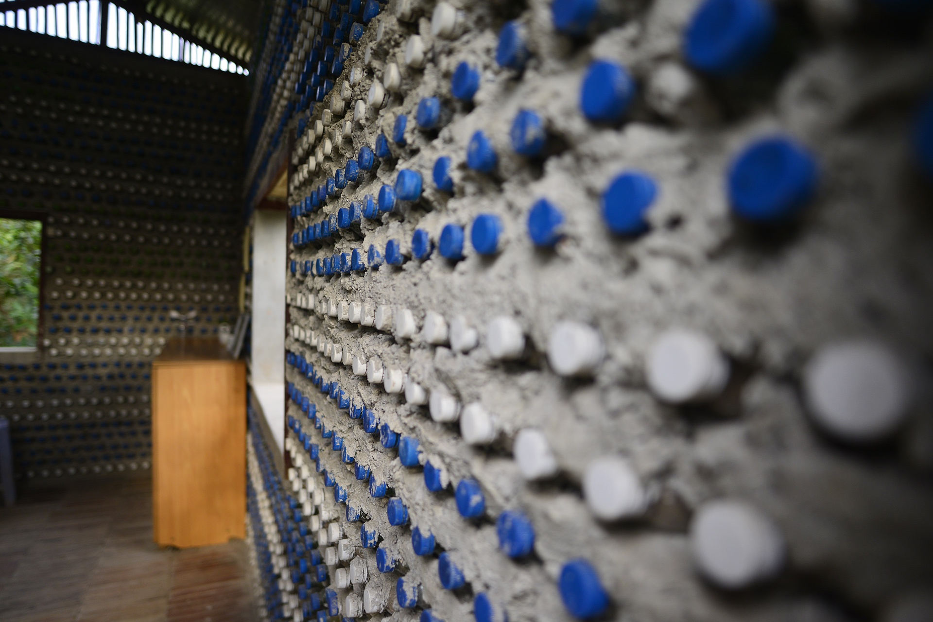 Ngoi nha lam tu chai nuoc o Ha Noi anh 5