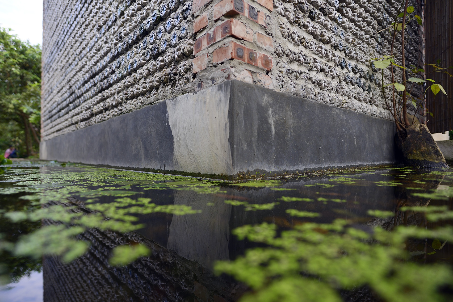 Ngoi nha lam tu chai nuoc o Ha Noi anh 10