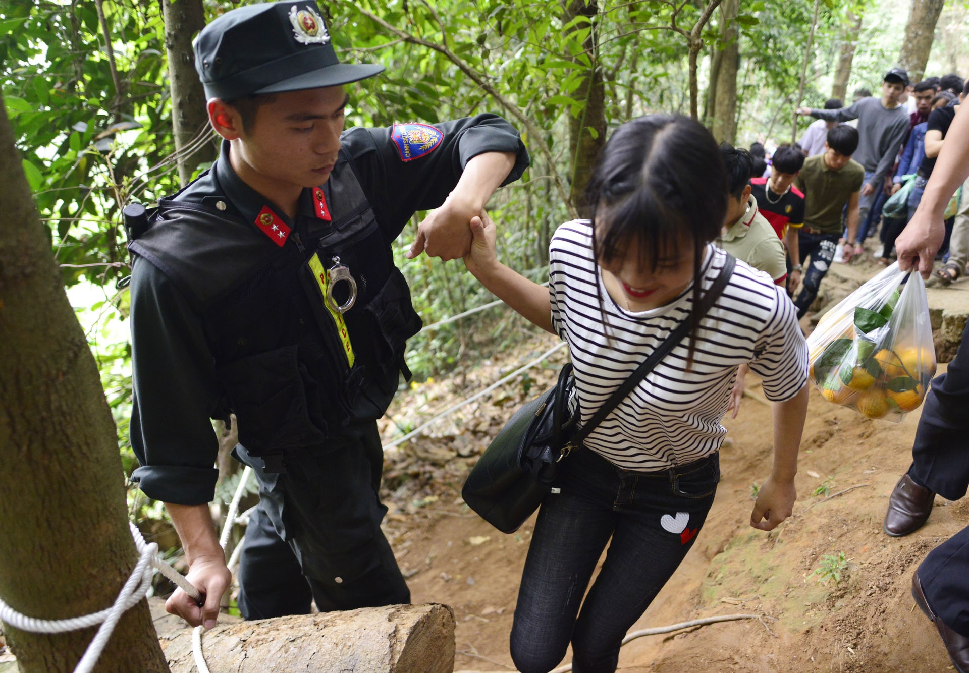 Le hoi den Hung anh 13