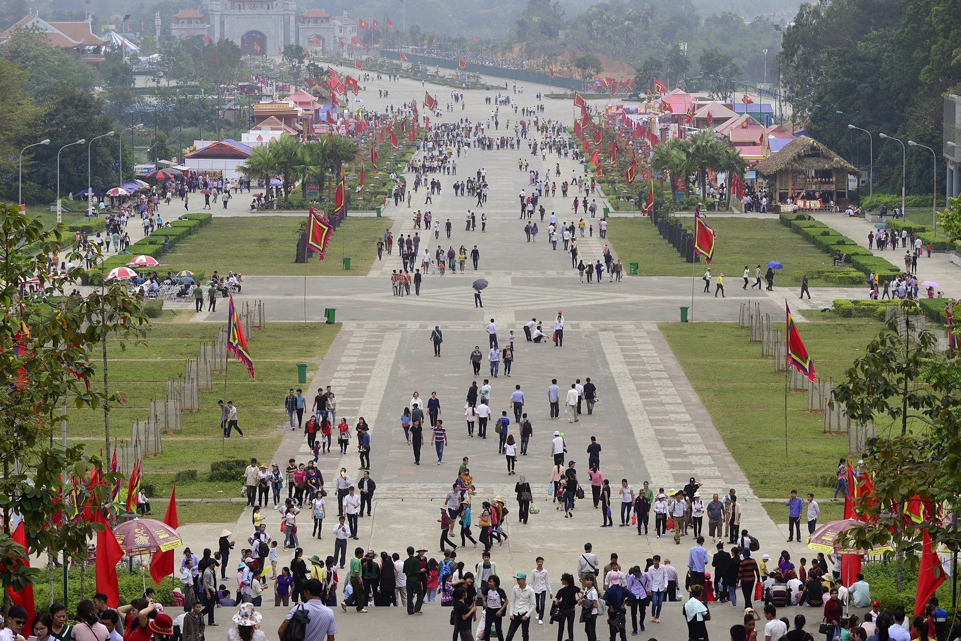 Le hoi den Hung anh 2