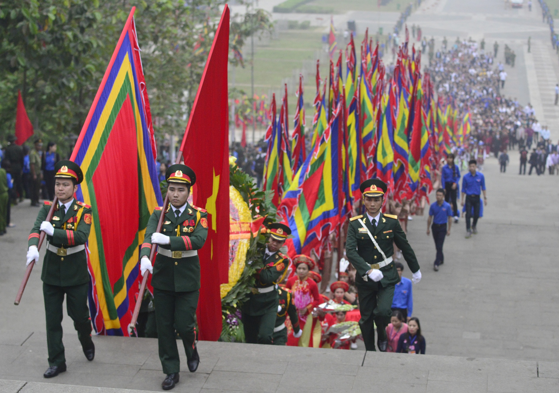 Le hoi den Hung anh 1