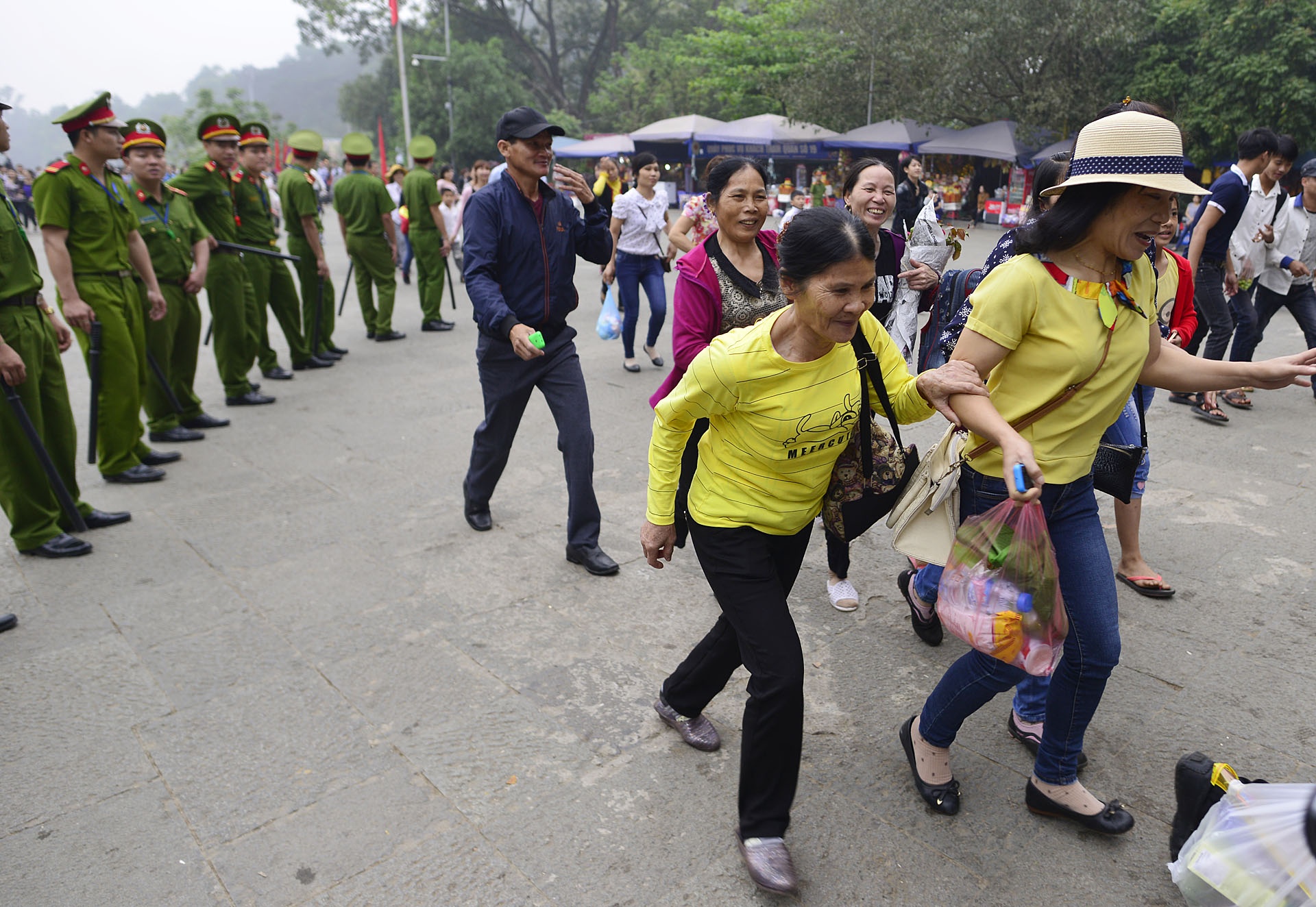 Le hoi den Hung anh 3