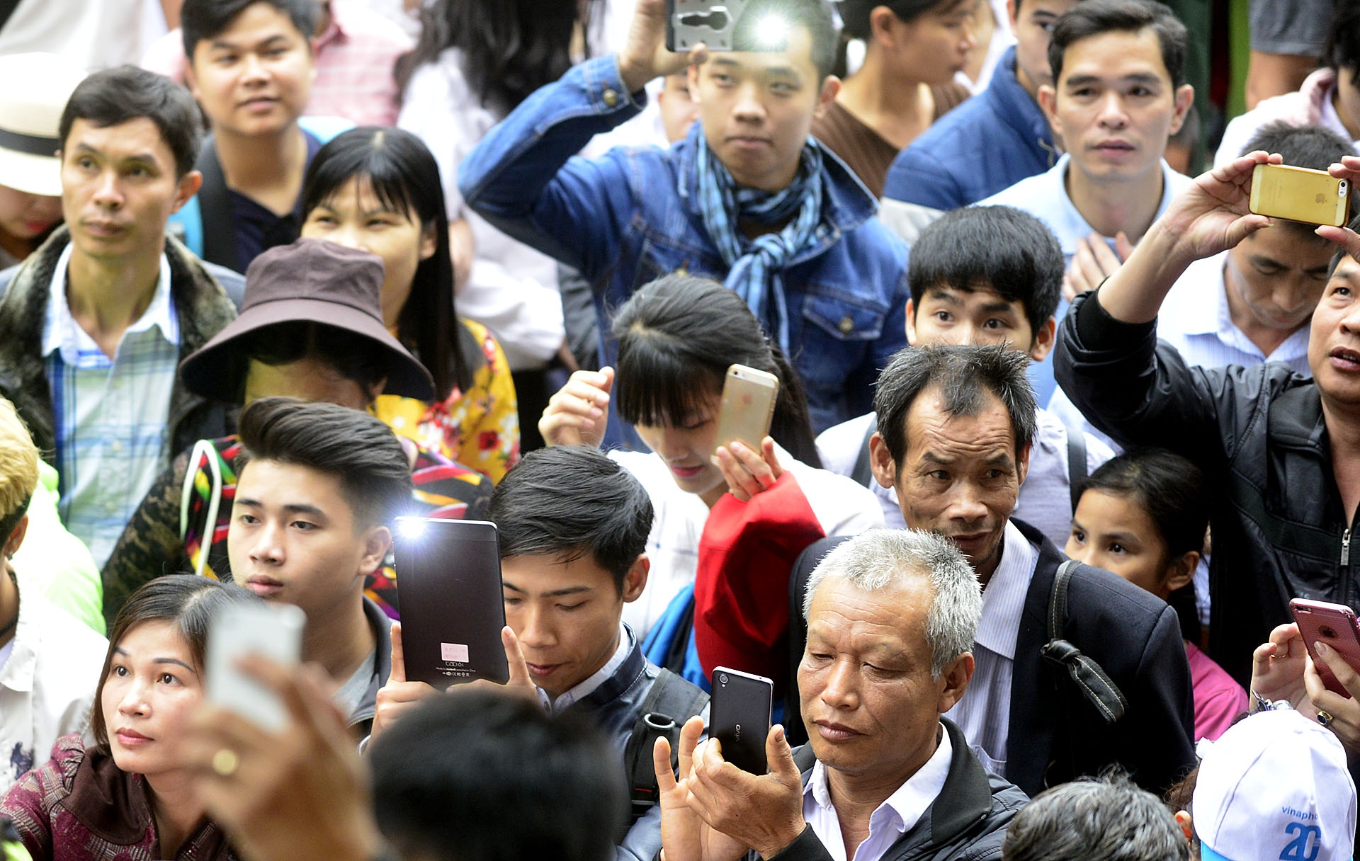 Le hoi den Hung anh 5