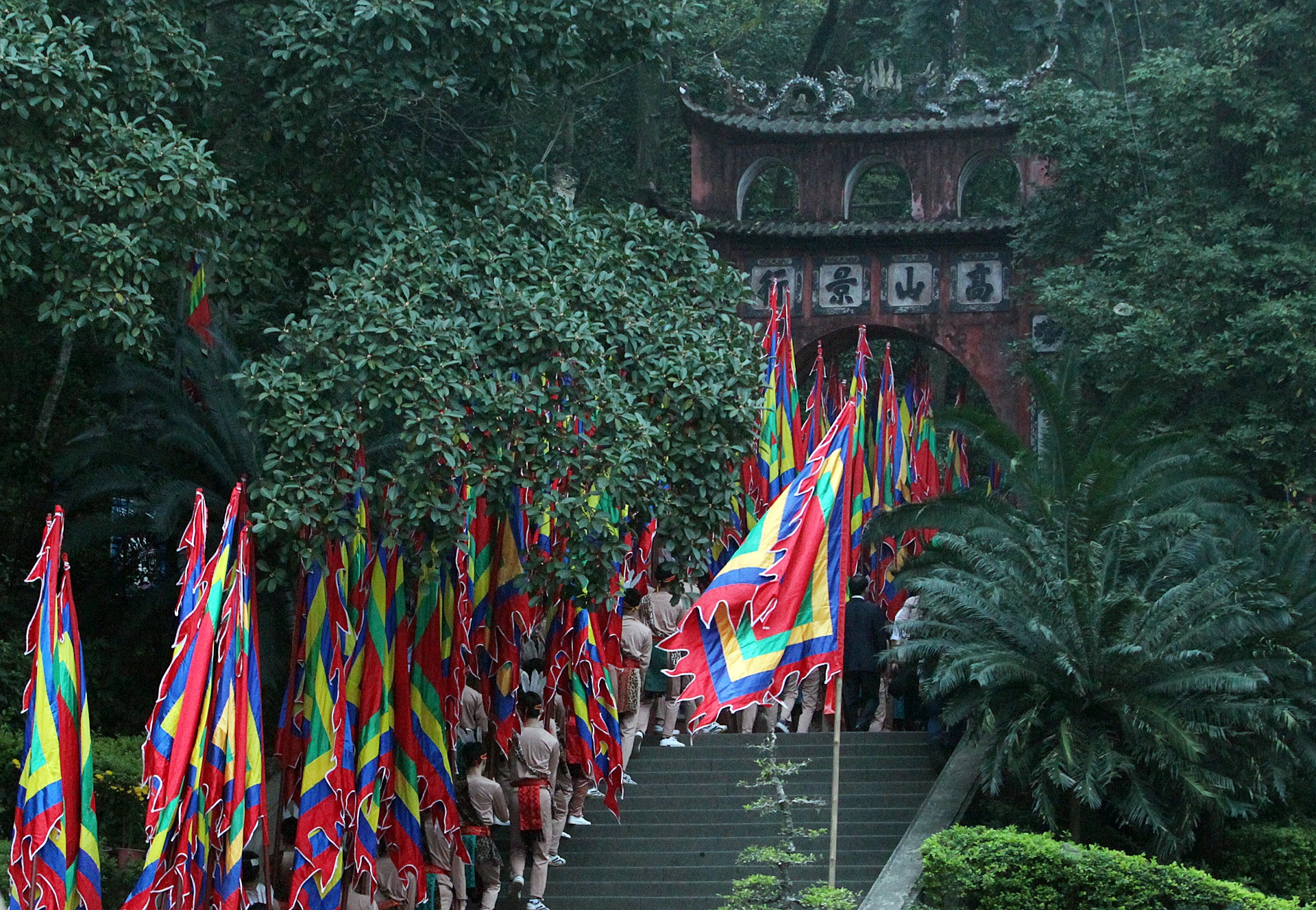 Le hoi den Hung anh 3