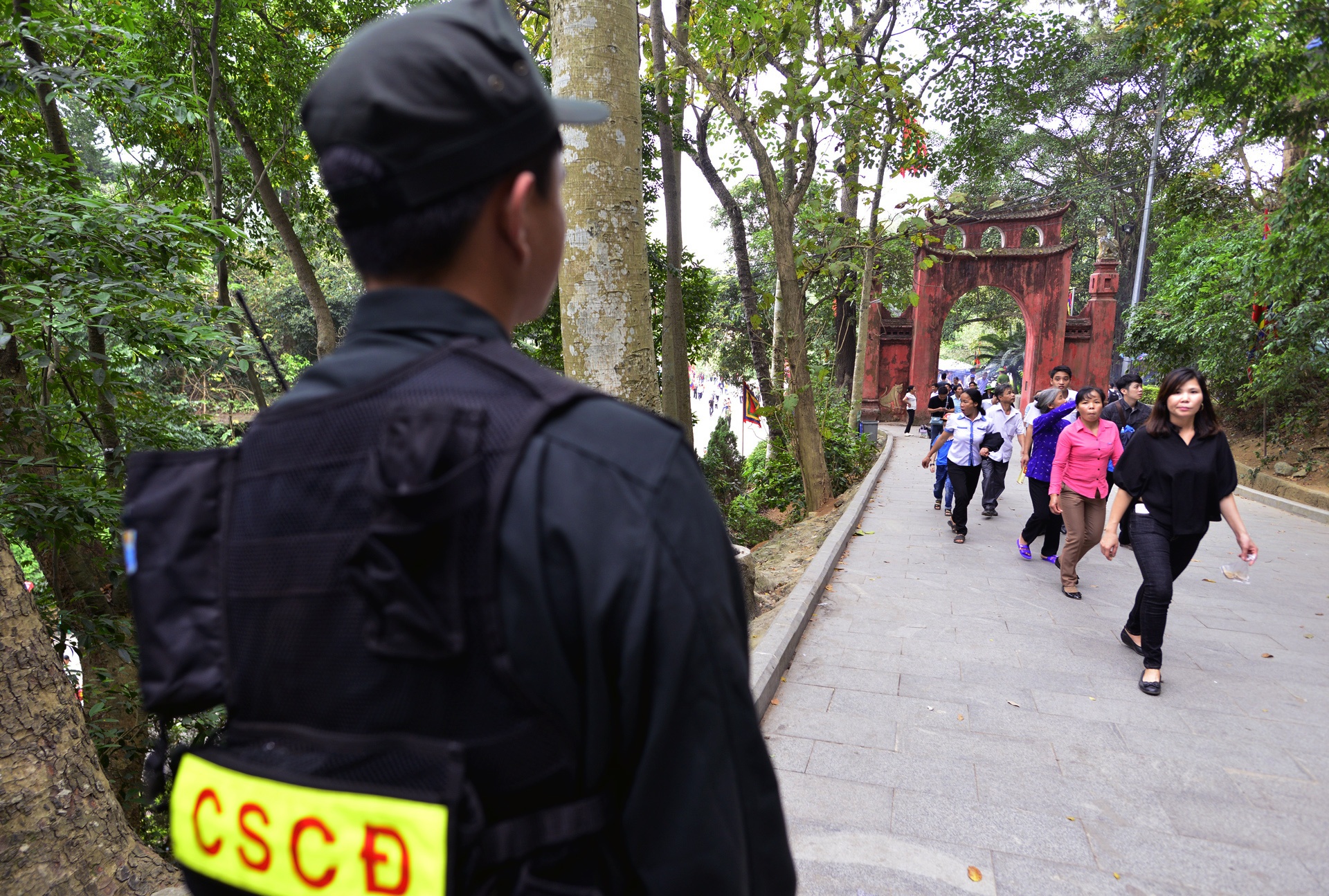 Cang day thung dam bao an toan cho du khach anh 7