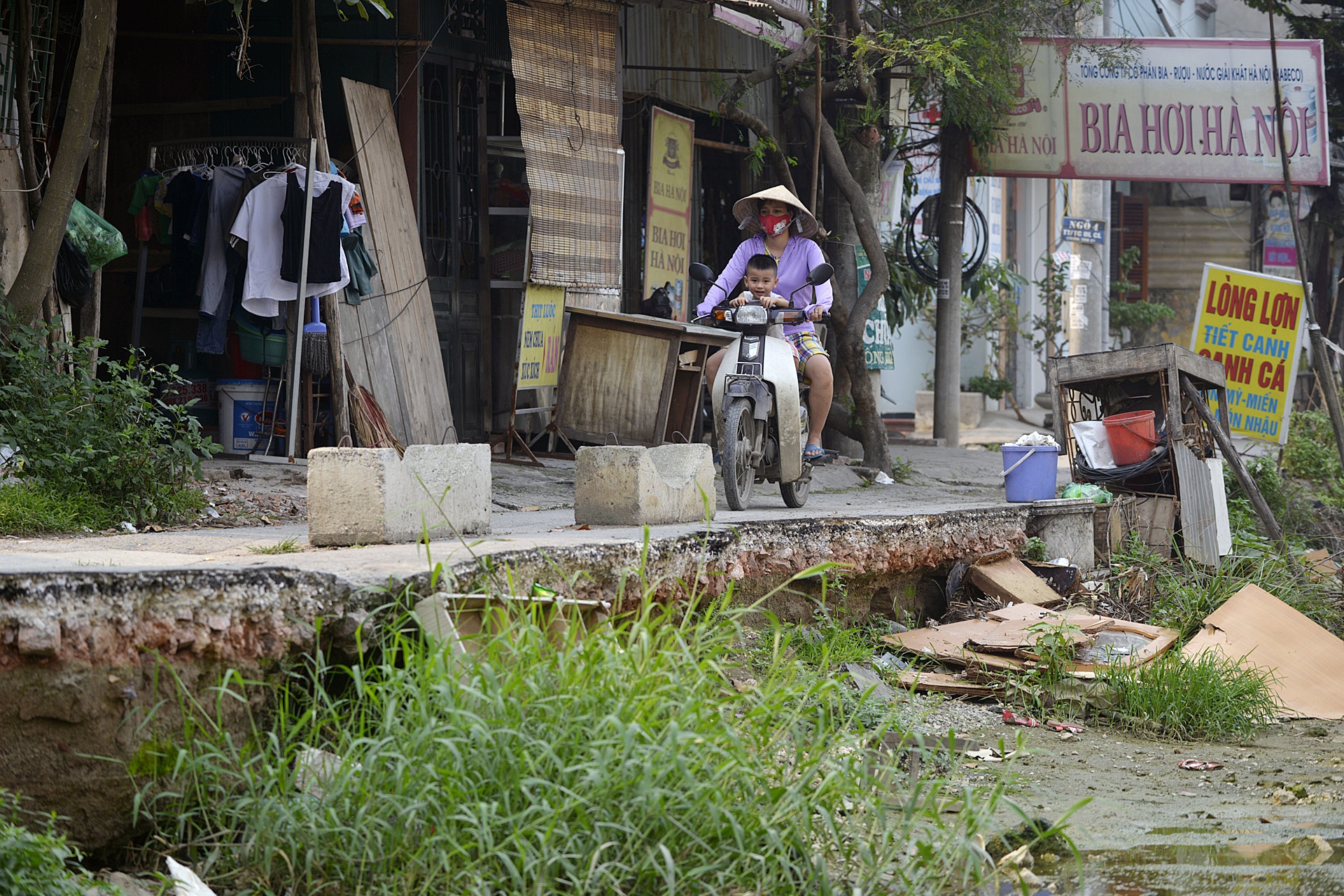 con duong cham tien do,  gay o nhiem moi truong anh 9