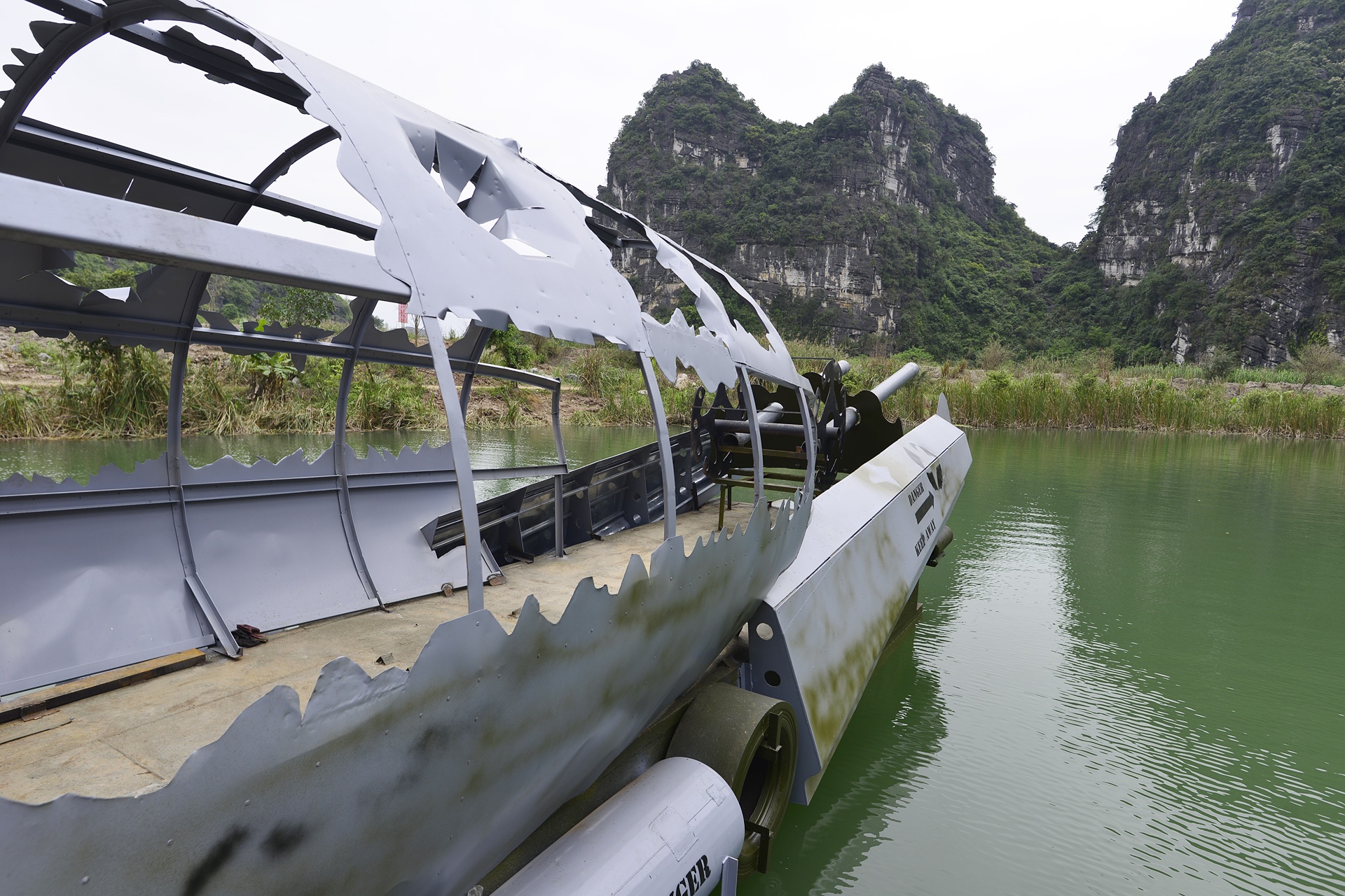 Can canh ngoi lang tho dan trong phim Dao dau lau anh 12