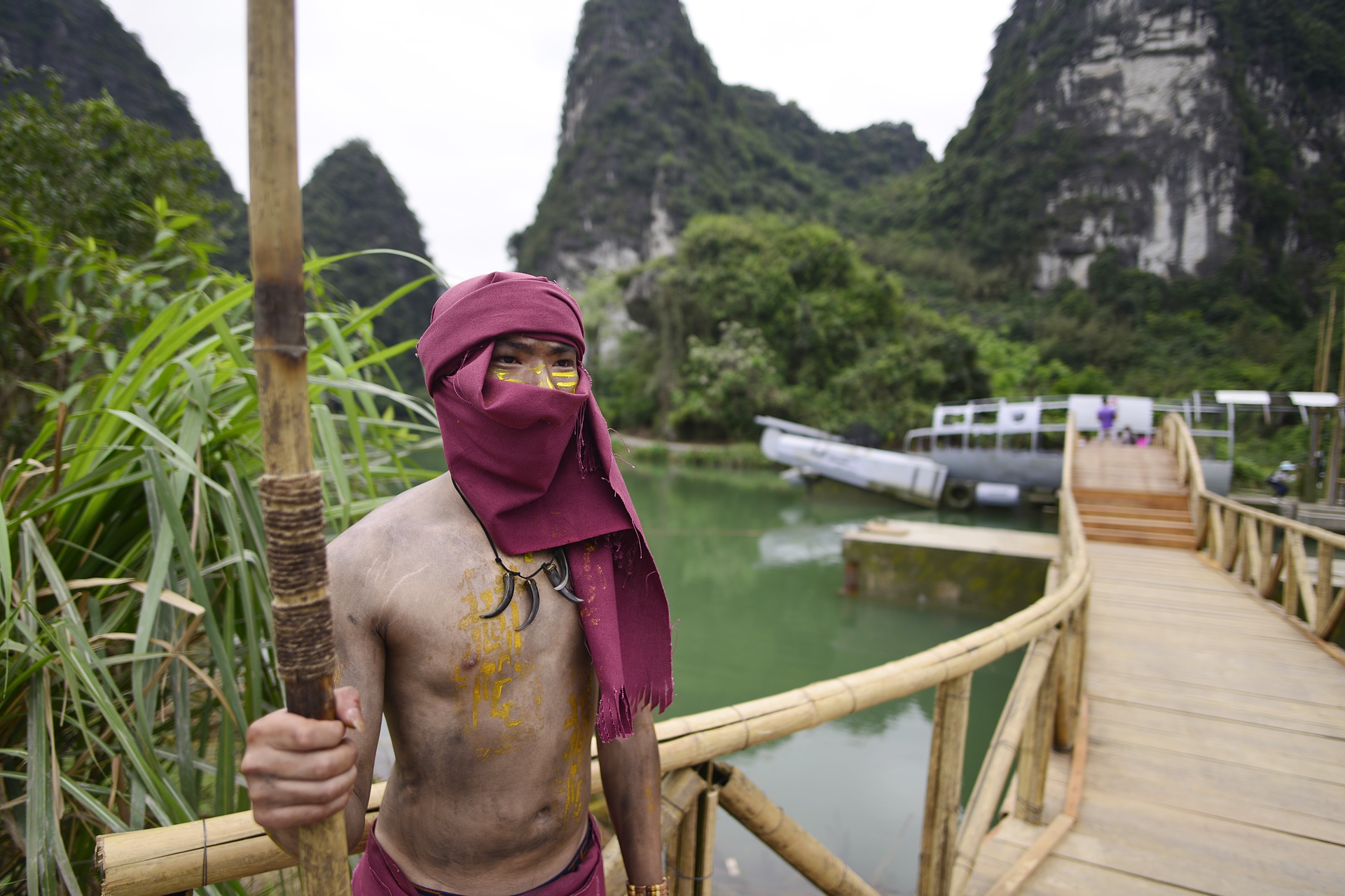 Can canh ngoi lang tho dan trong phim Dao dau lau anh 3