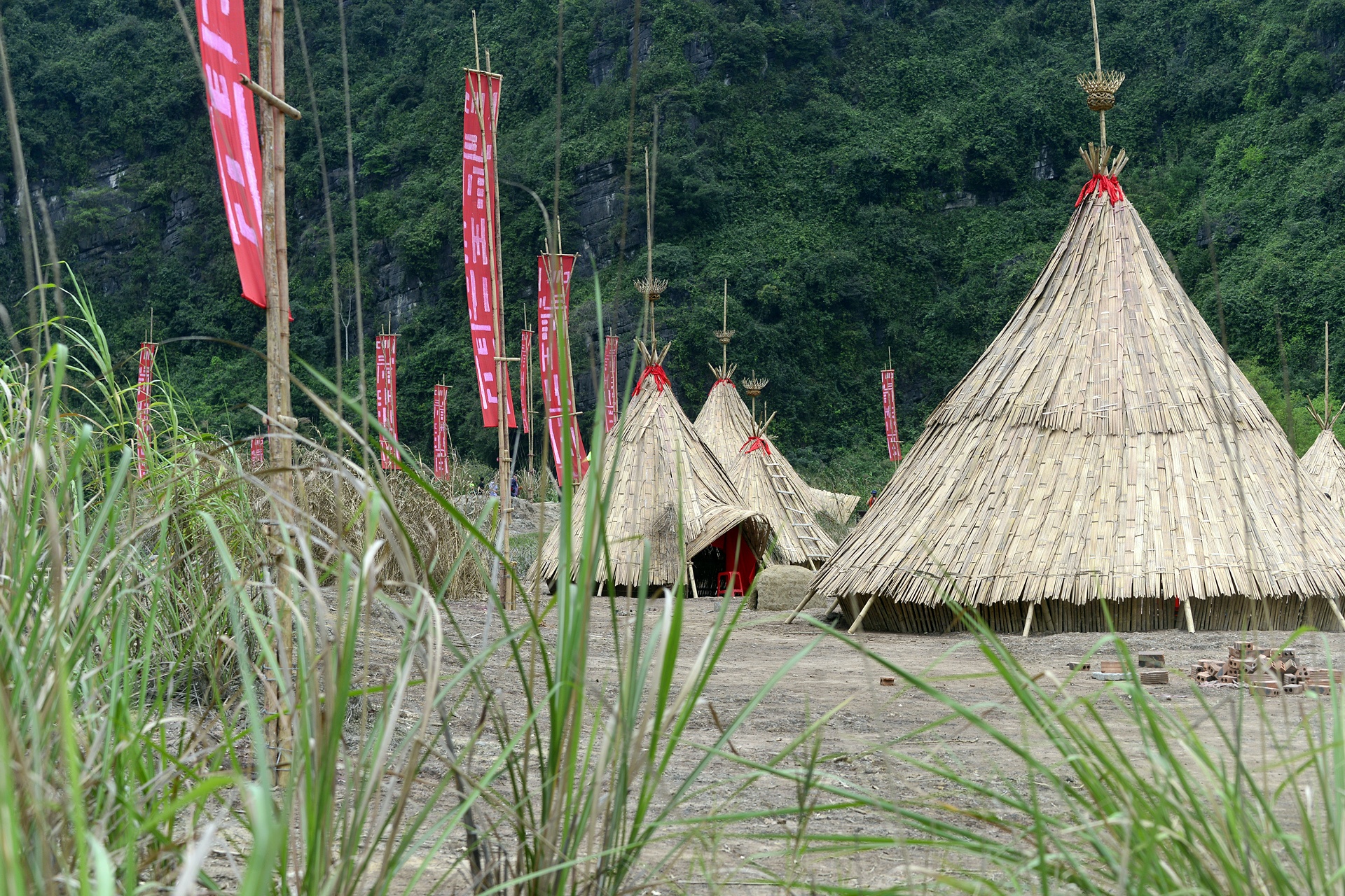 Can canh ngoi lang tho dan trong phim Dao dau lau anh 9