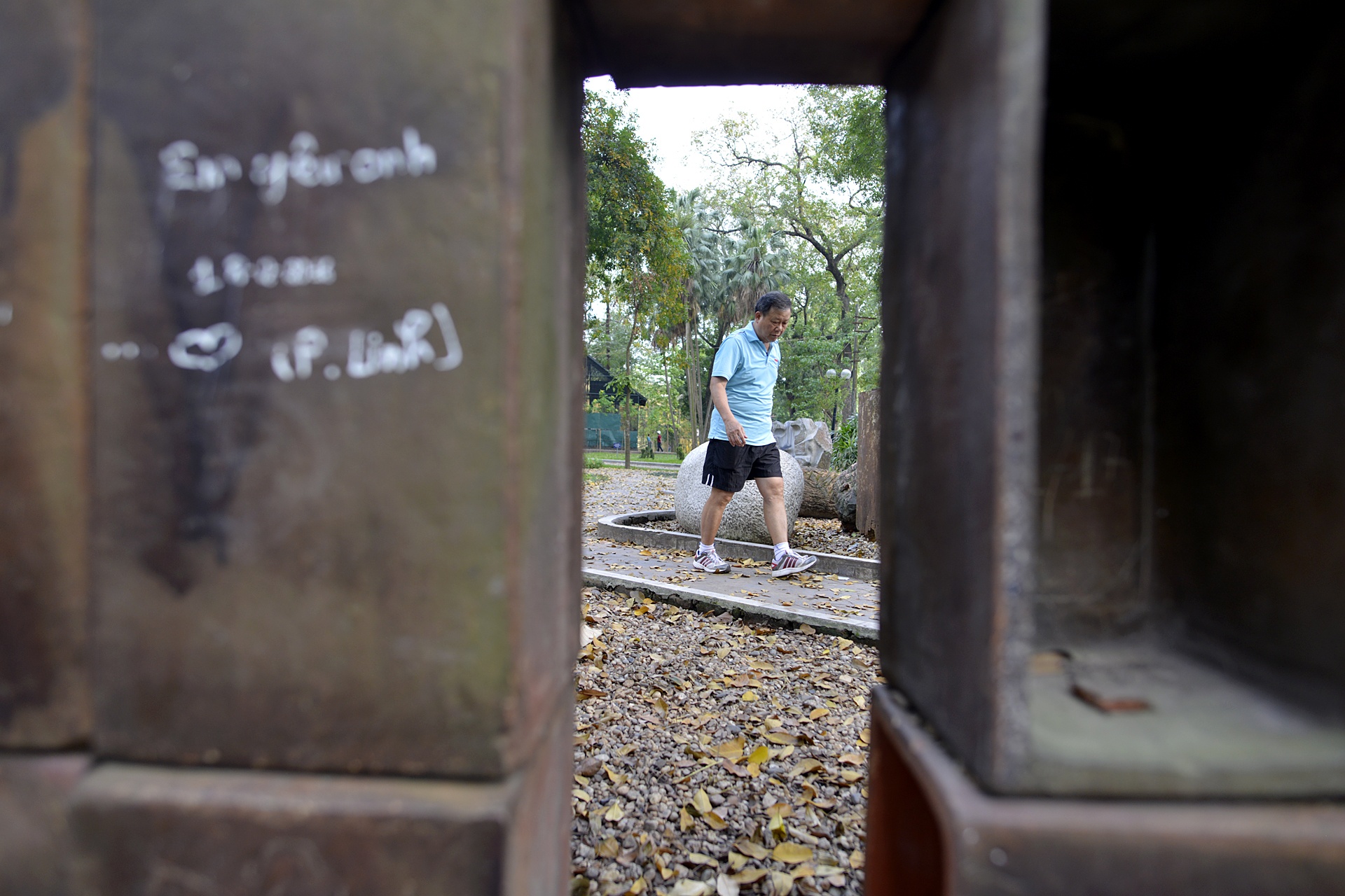 Vuon tuong dieu khac ngoai troi xuong cap hang loat hinh anh