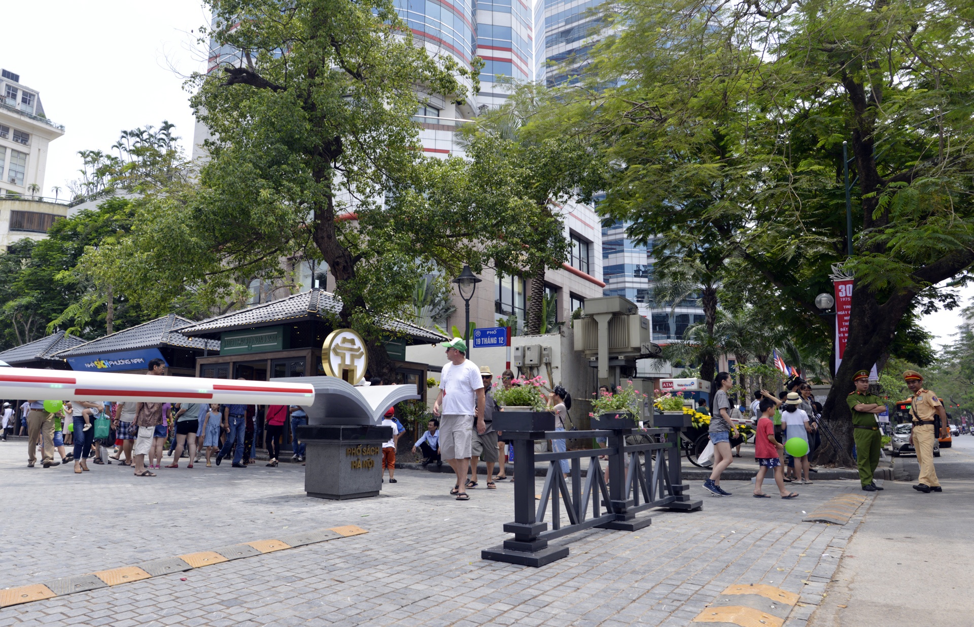 Bai do xe 'lot xac' tro thanh pho sach o Ha Noi anh 6