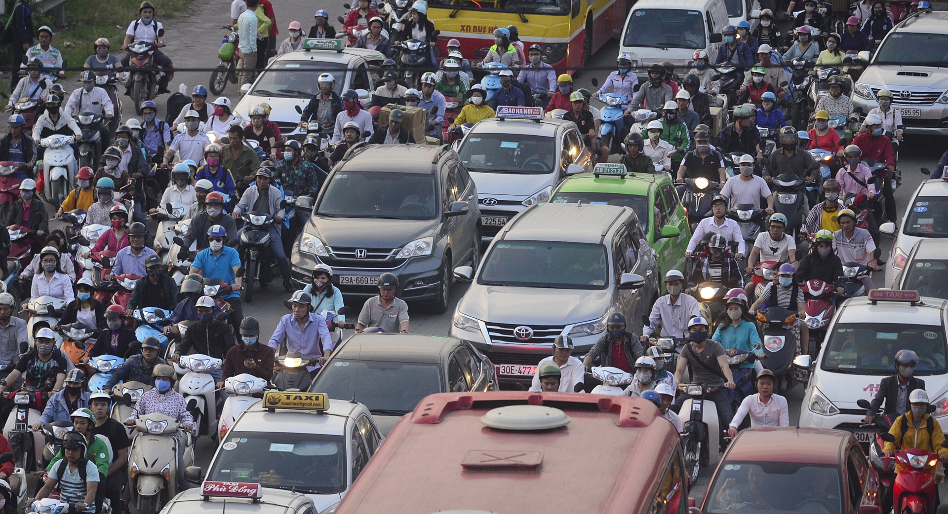 Cua ngo phia Nam Ha Noi un u sau dot nghi le anh 7