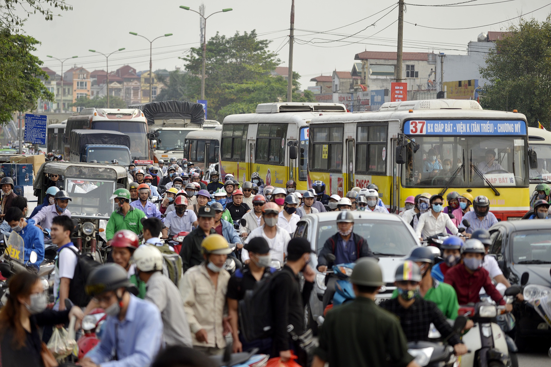 Cua ngo phia Nam Ha Noi un u sau dot nghi le anh 6
