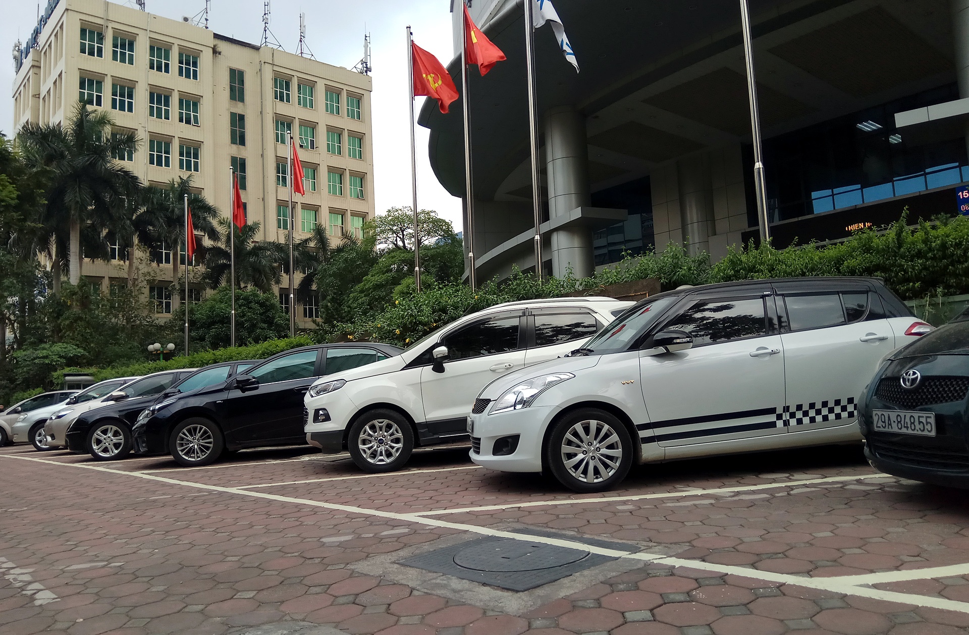 via he ha noi thong thoang sau khi don via he anh 12