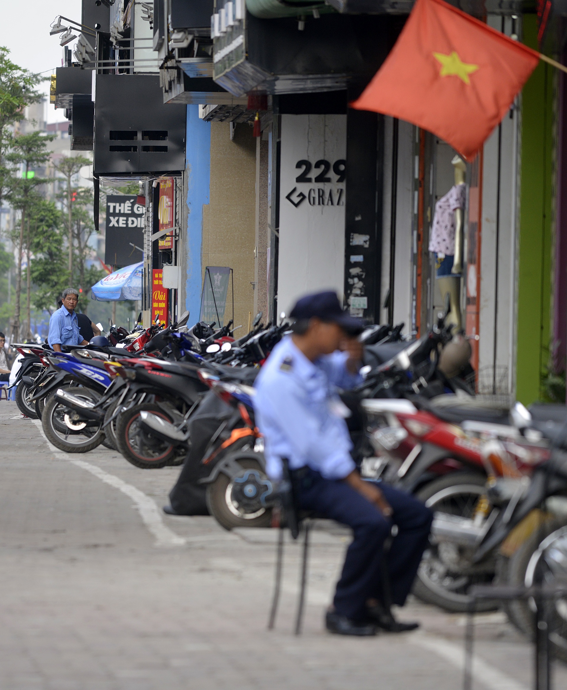 via he ha noi thong thoang sau khi don via he anh 15