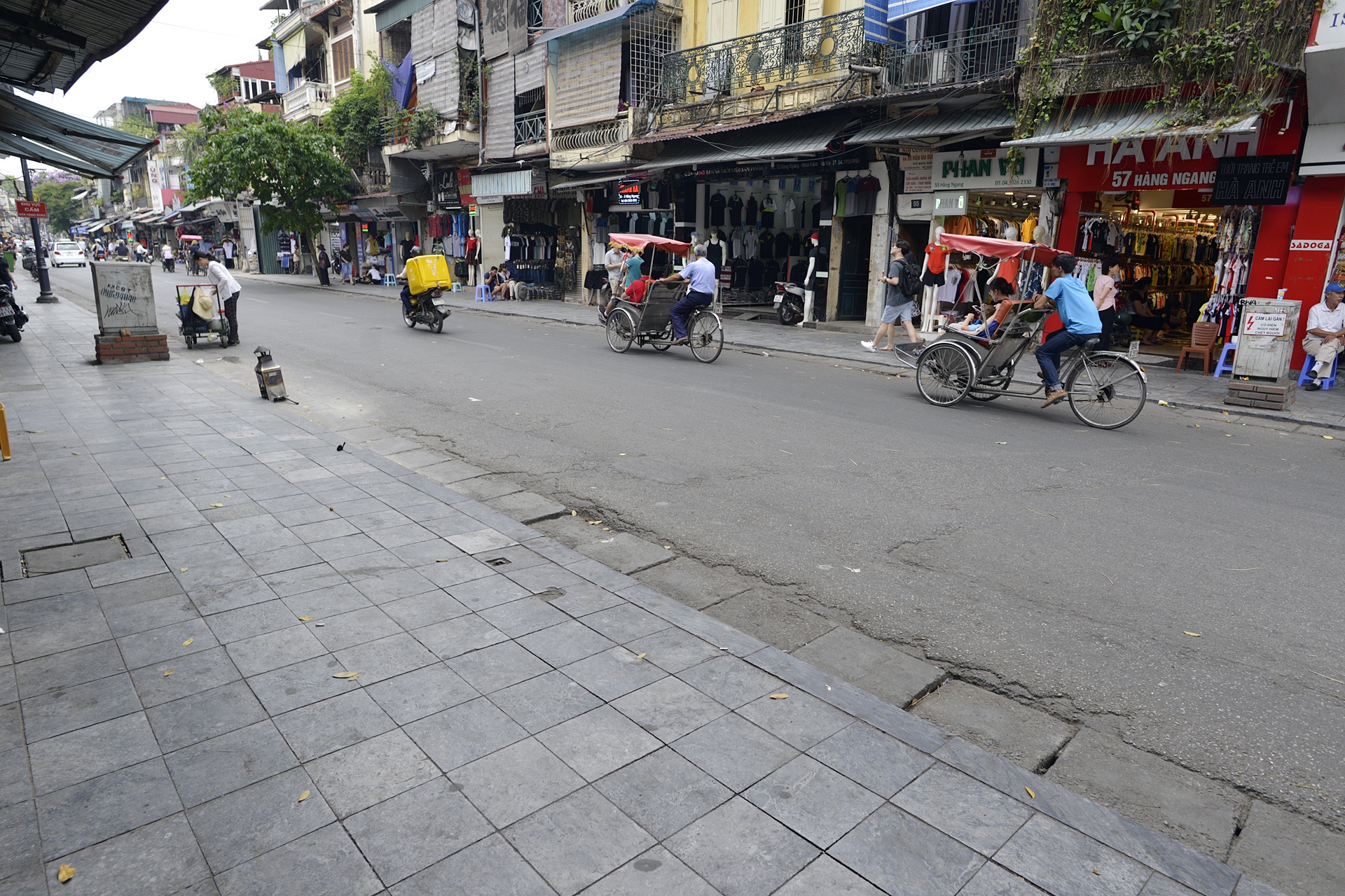 via he ha noi thong thoang sau khi don via he anh 2