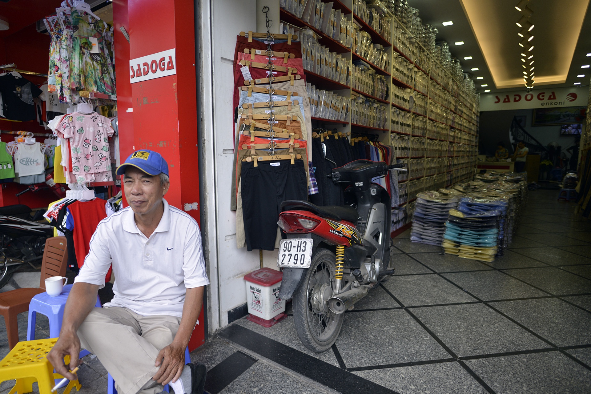 via he ha noi thong thoang sau khi don via he anh 4