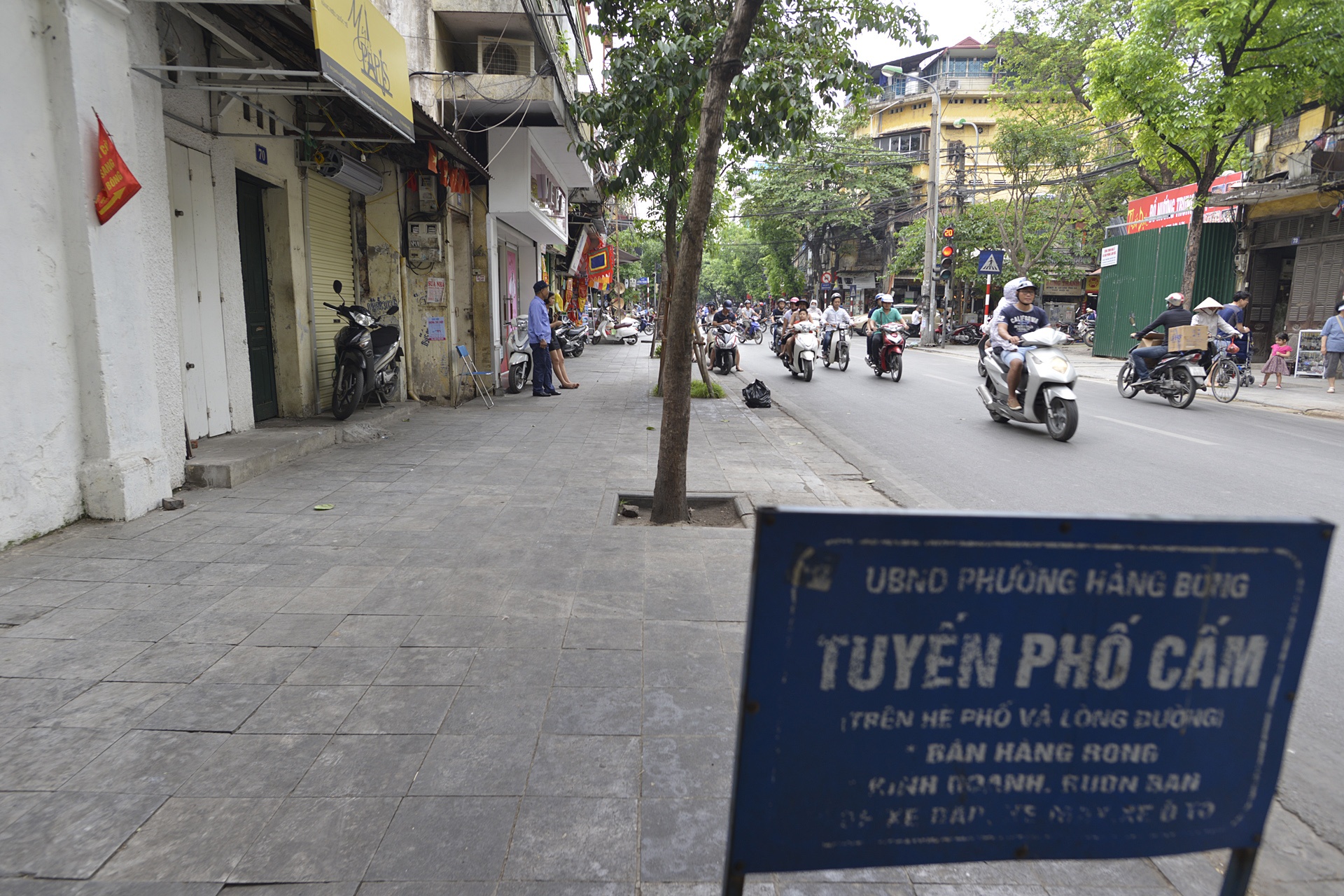 via he ha noi thong thoang sau khi don via he anh 7