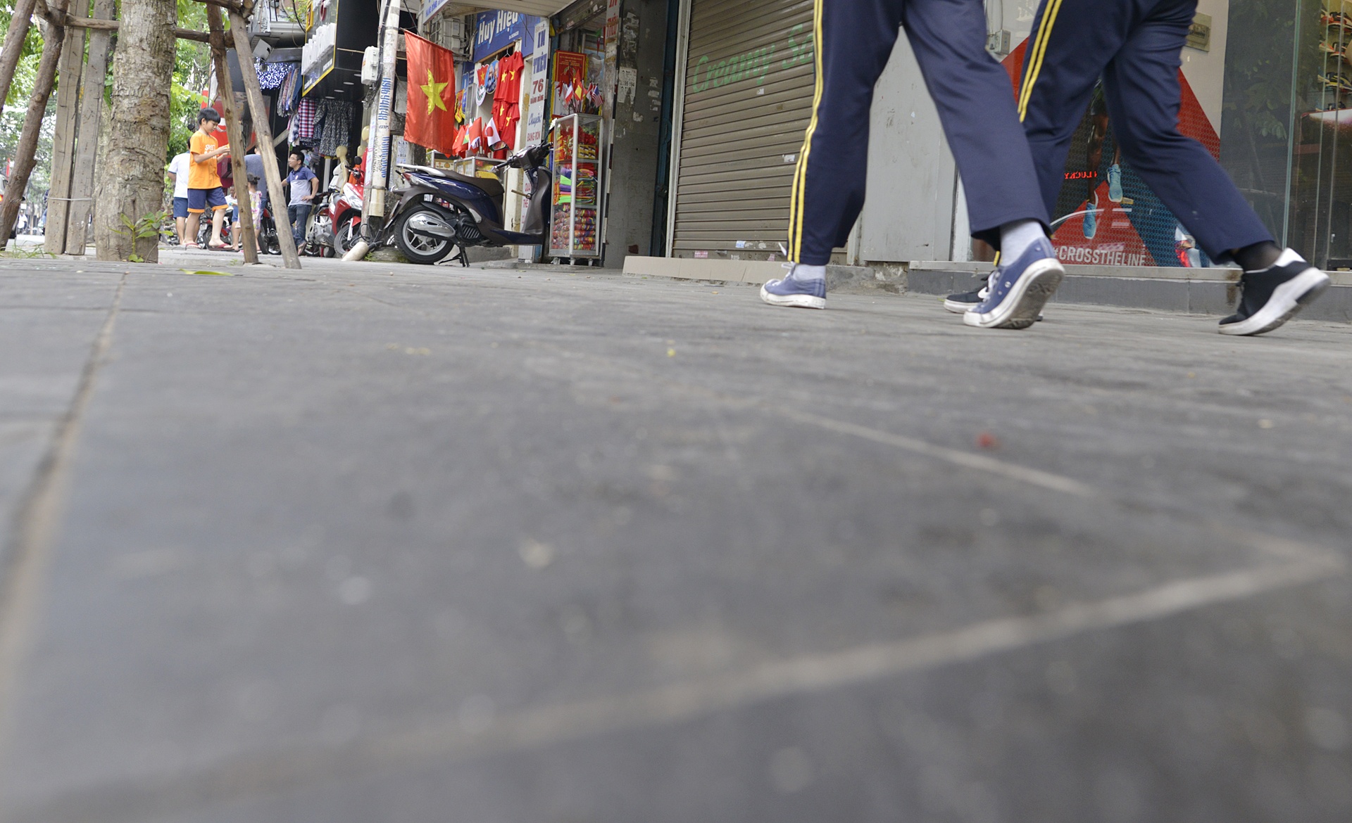 via he ha noi thong thoang sau khi don via he anh 8