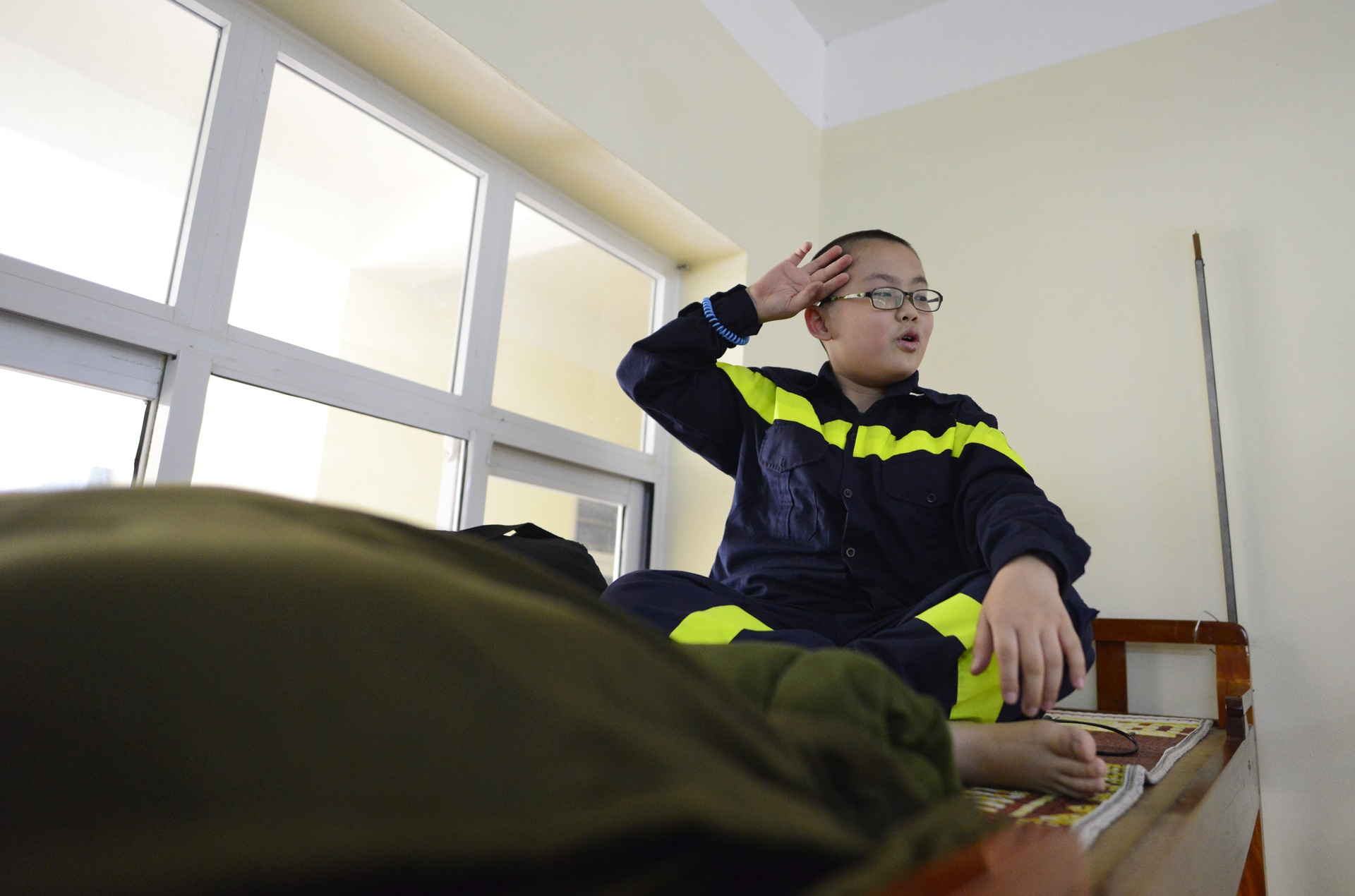 Canh tre nho chia tay bo me di 'linh' anh 15