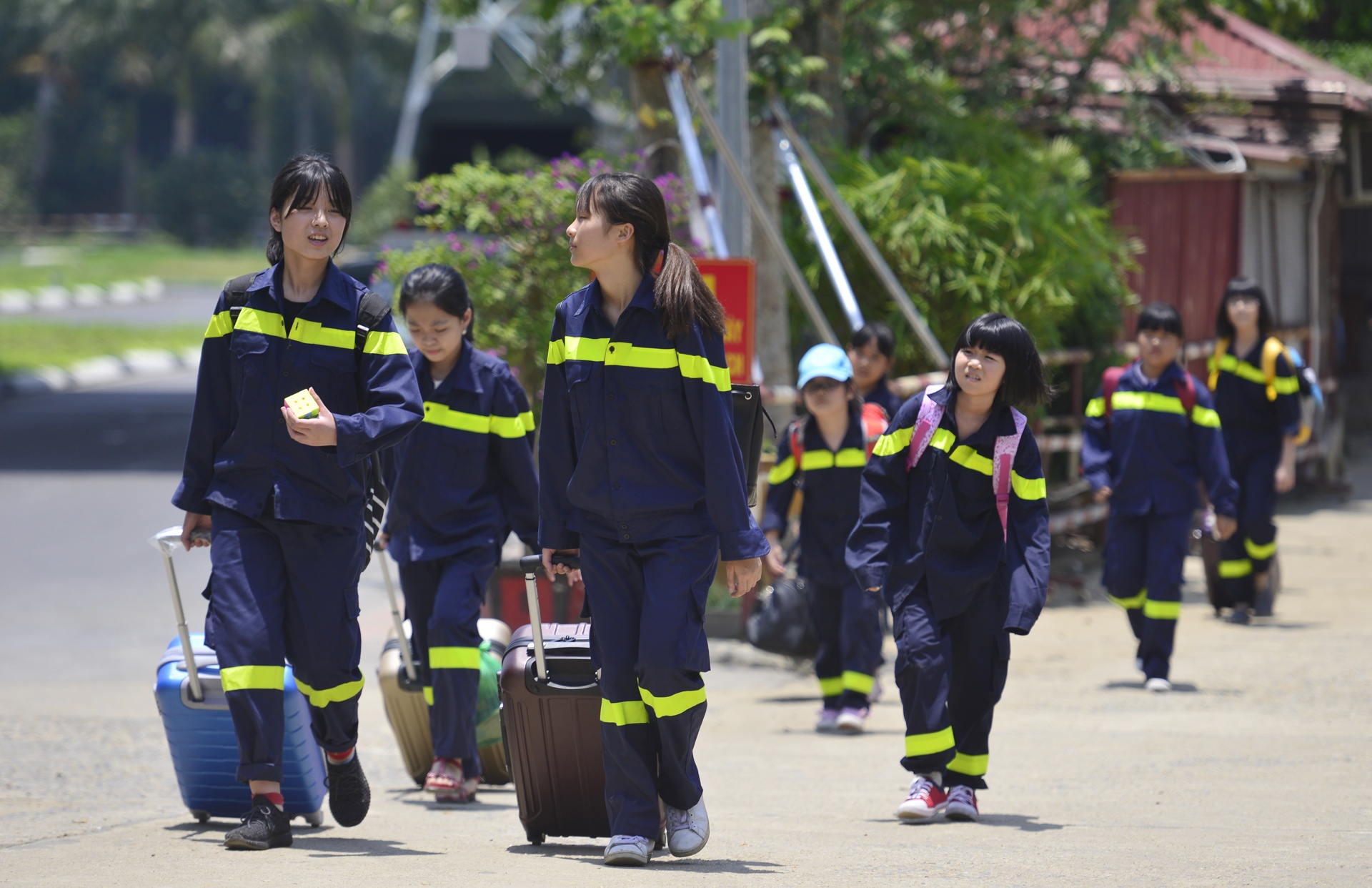 Canh tre nho chia tay bo me di 'linh' anh 16