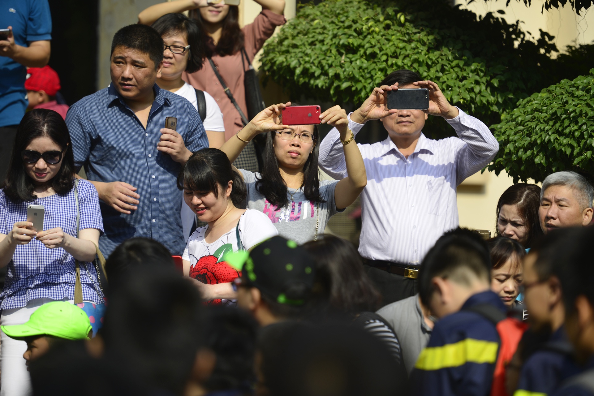 Canh tre nho chia tay bo me di 'linh' anh 2