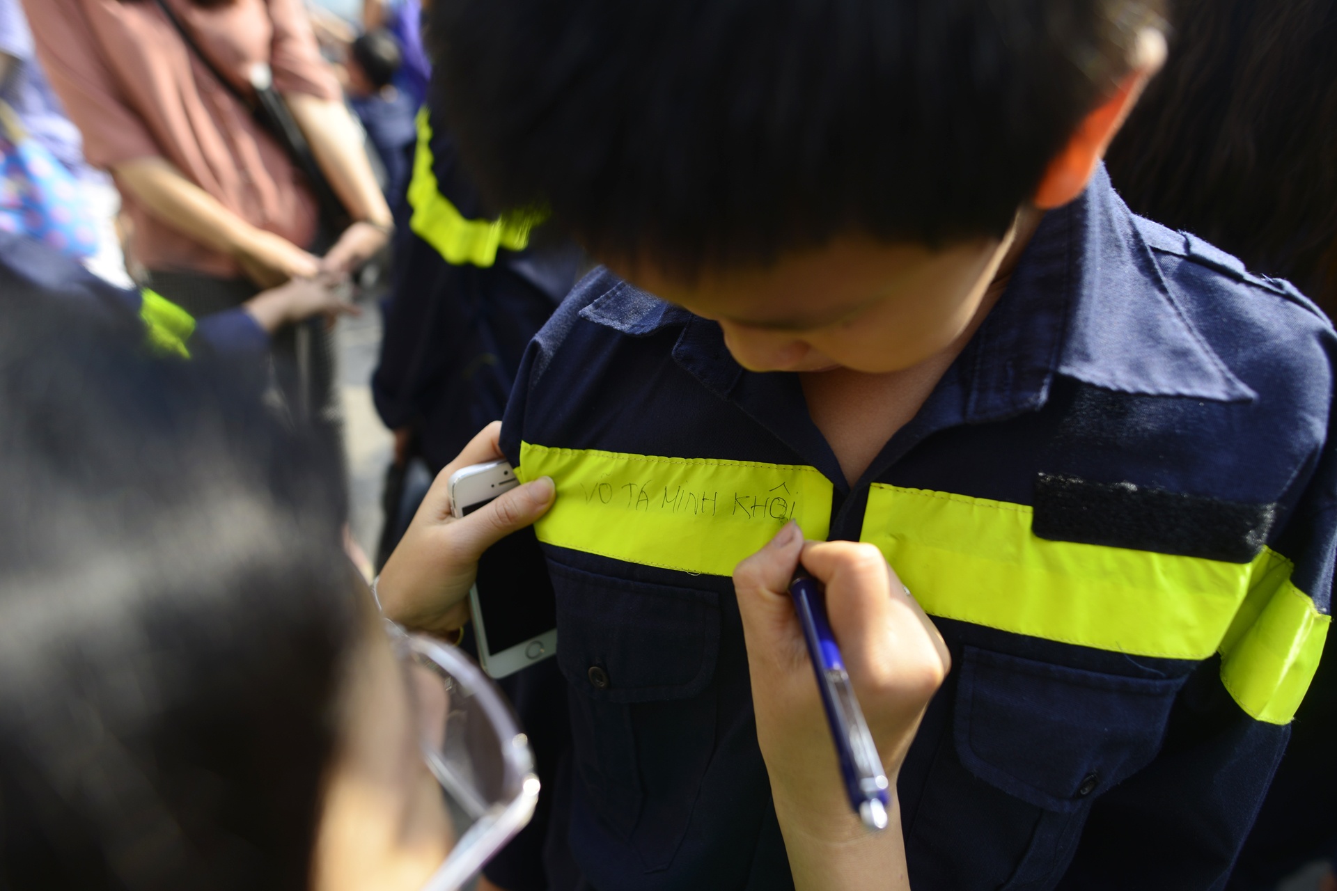 Canh tre nho chia tay bo me di 'linh' anh 7