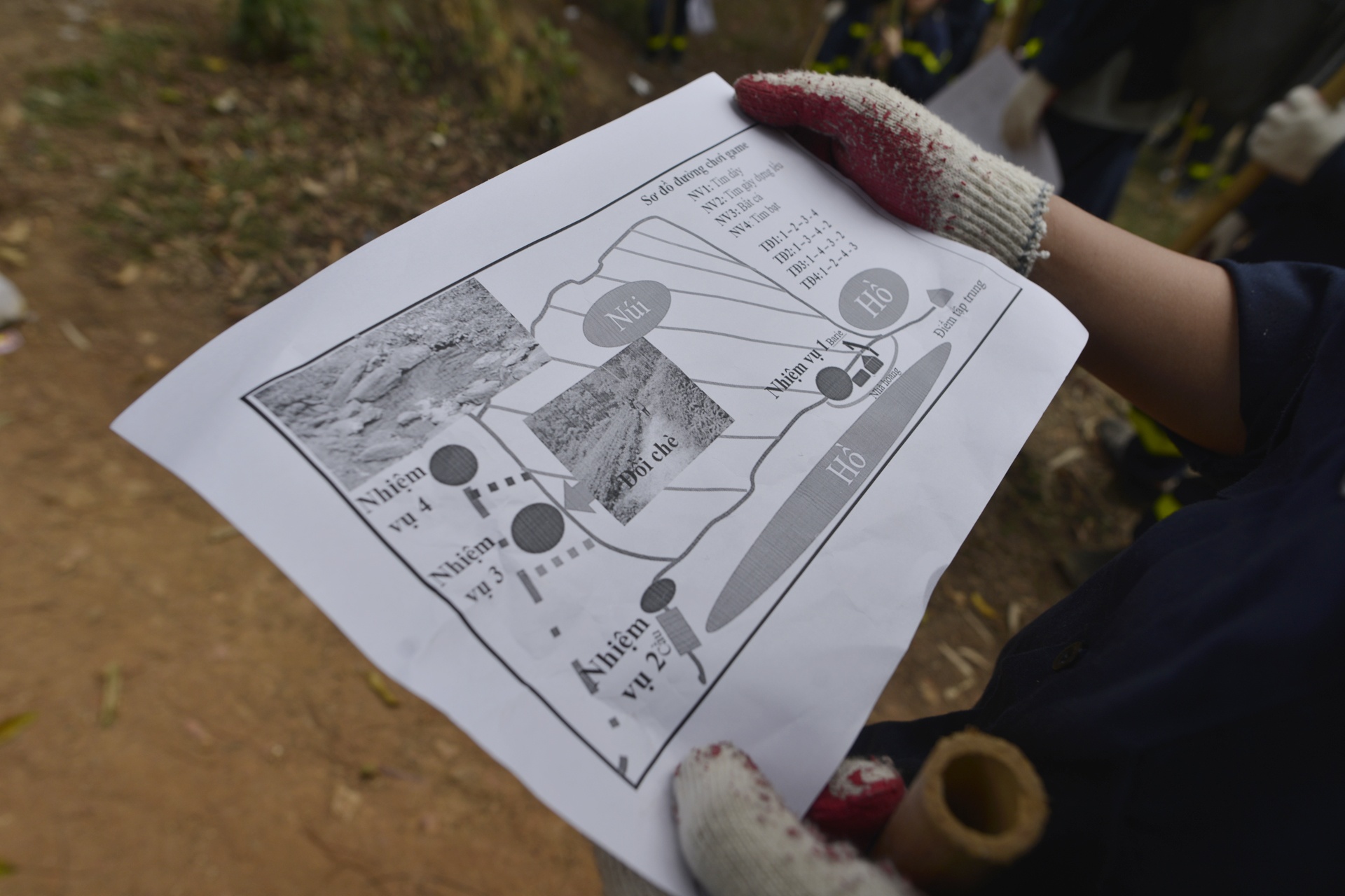 cac em nho hoc ky nang sinh ton trong rung sau anh 2