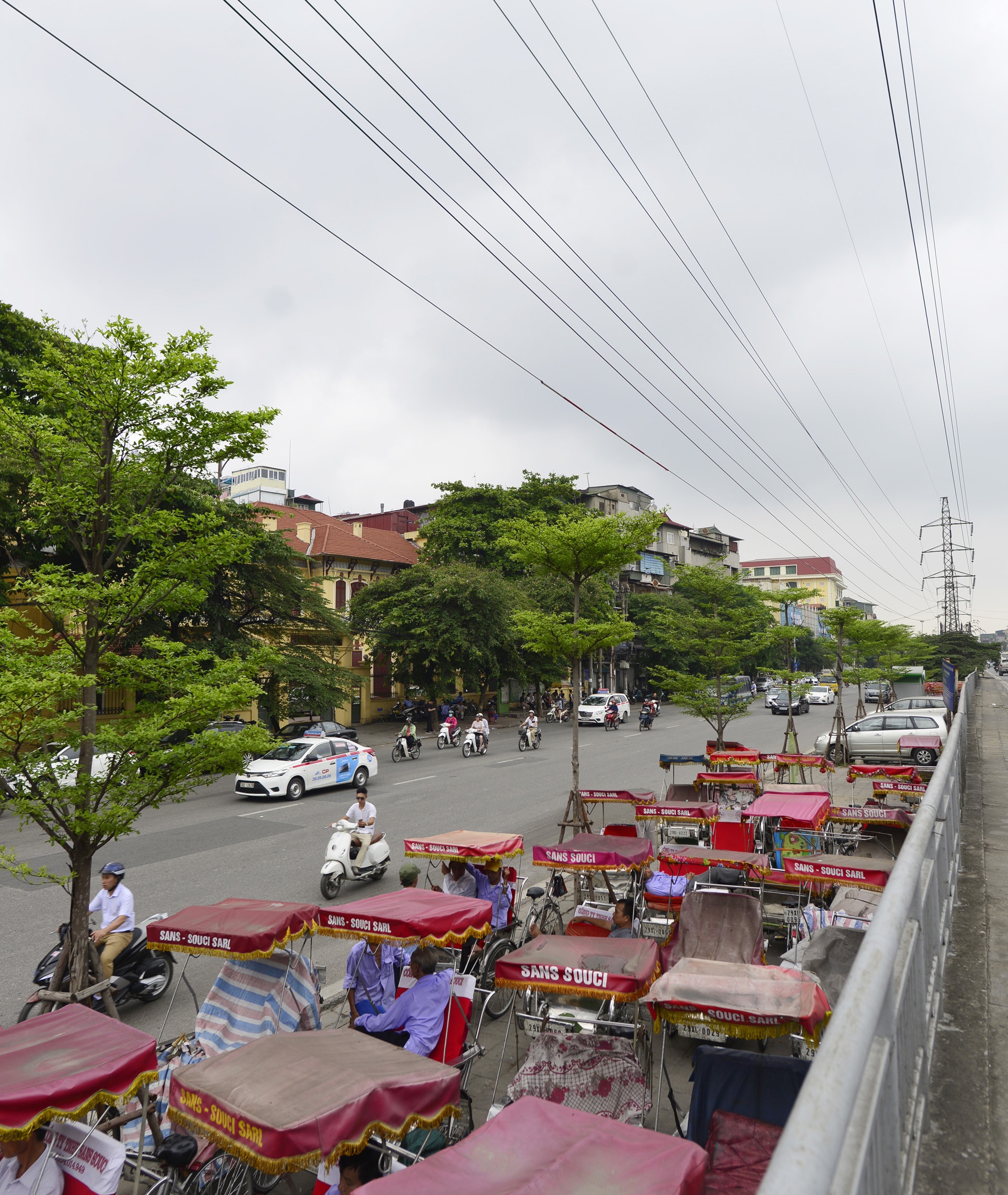 Cay xanh Ha Noi sau mot nam trong moi anh 20