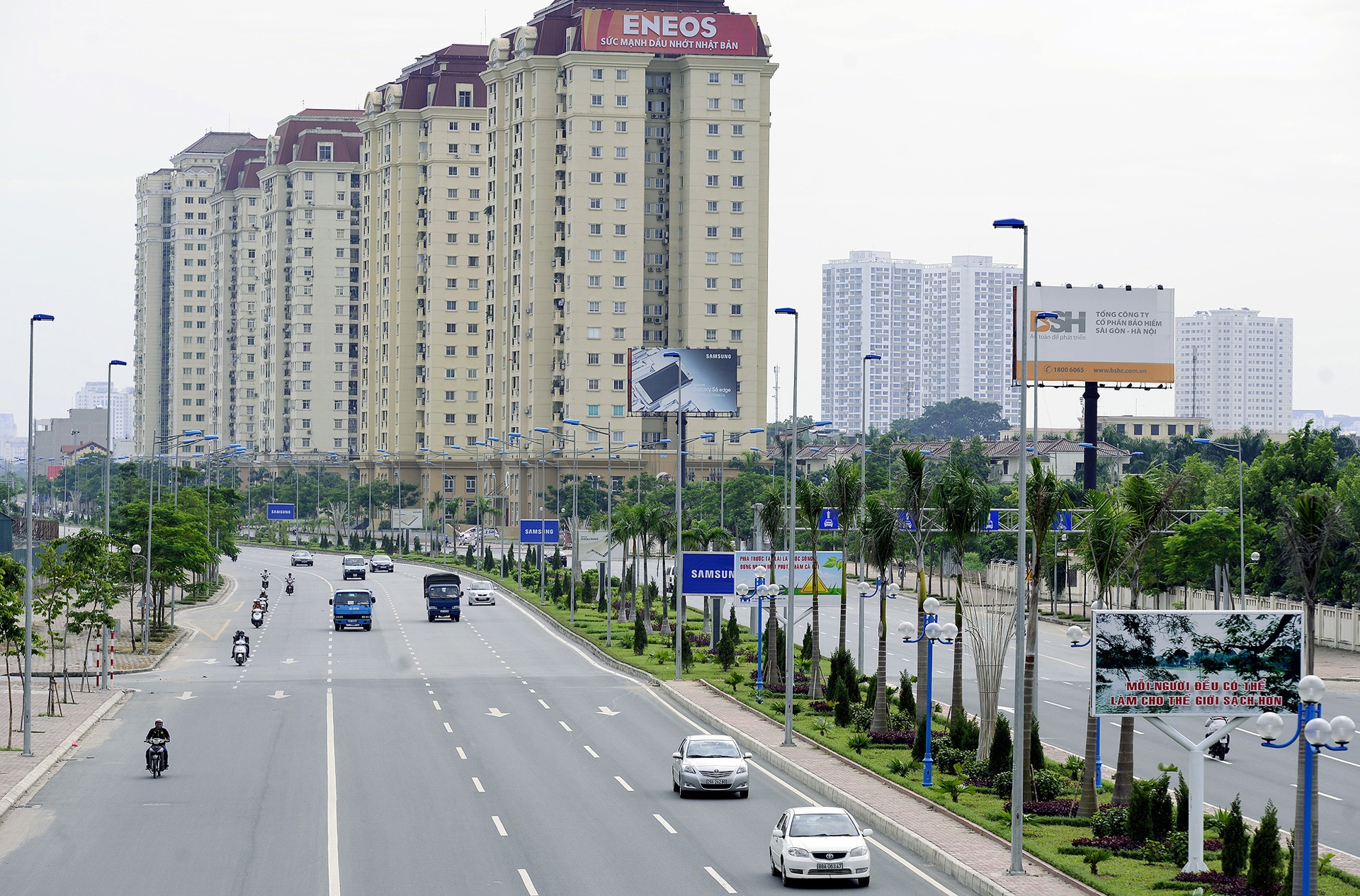 Cay xanh Ha Noi sau mot nam trong moi anh 17