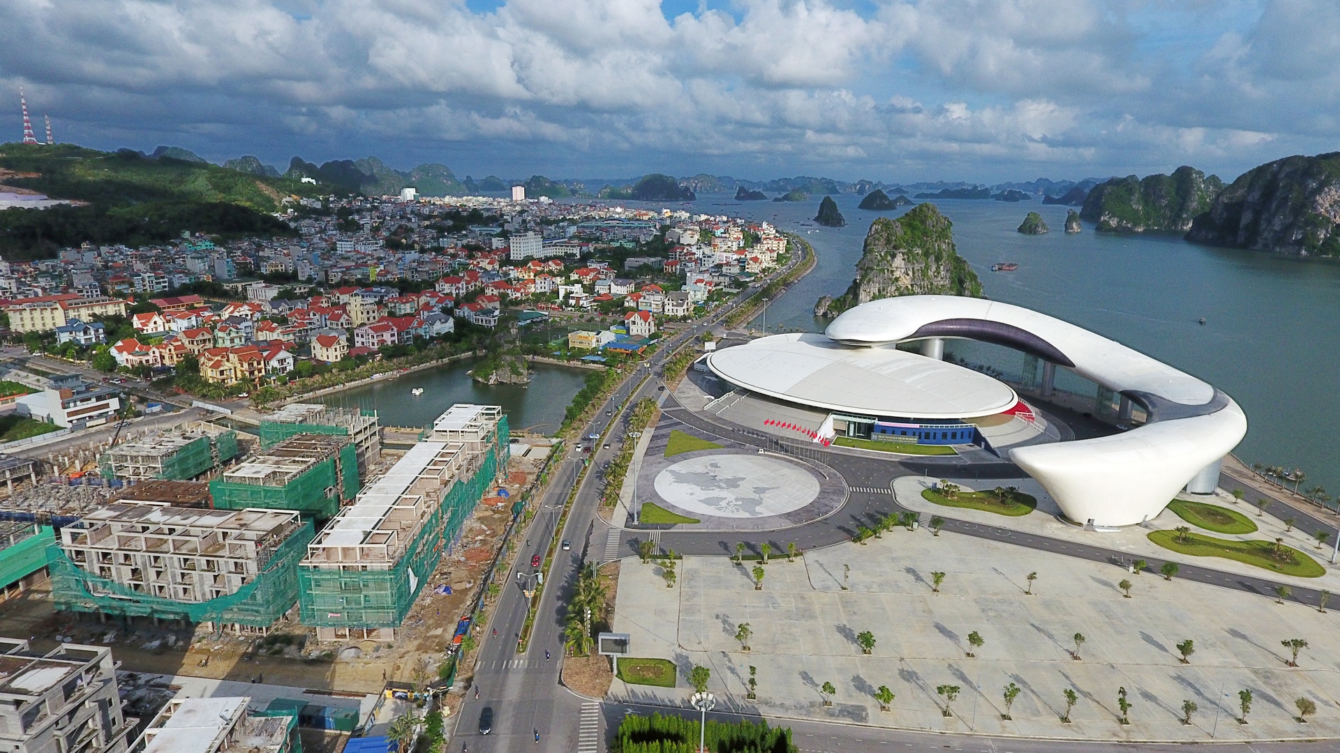 Biet thu,  lau dai o pho 'vip' chay doc bien vinh H anh 12