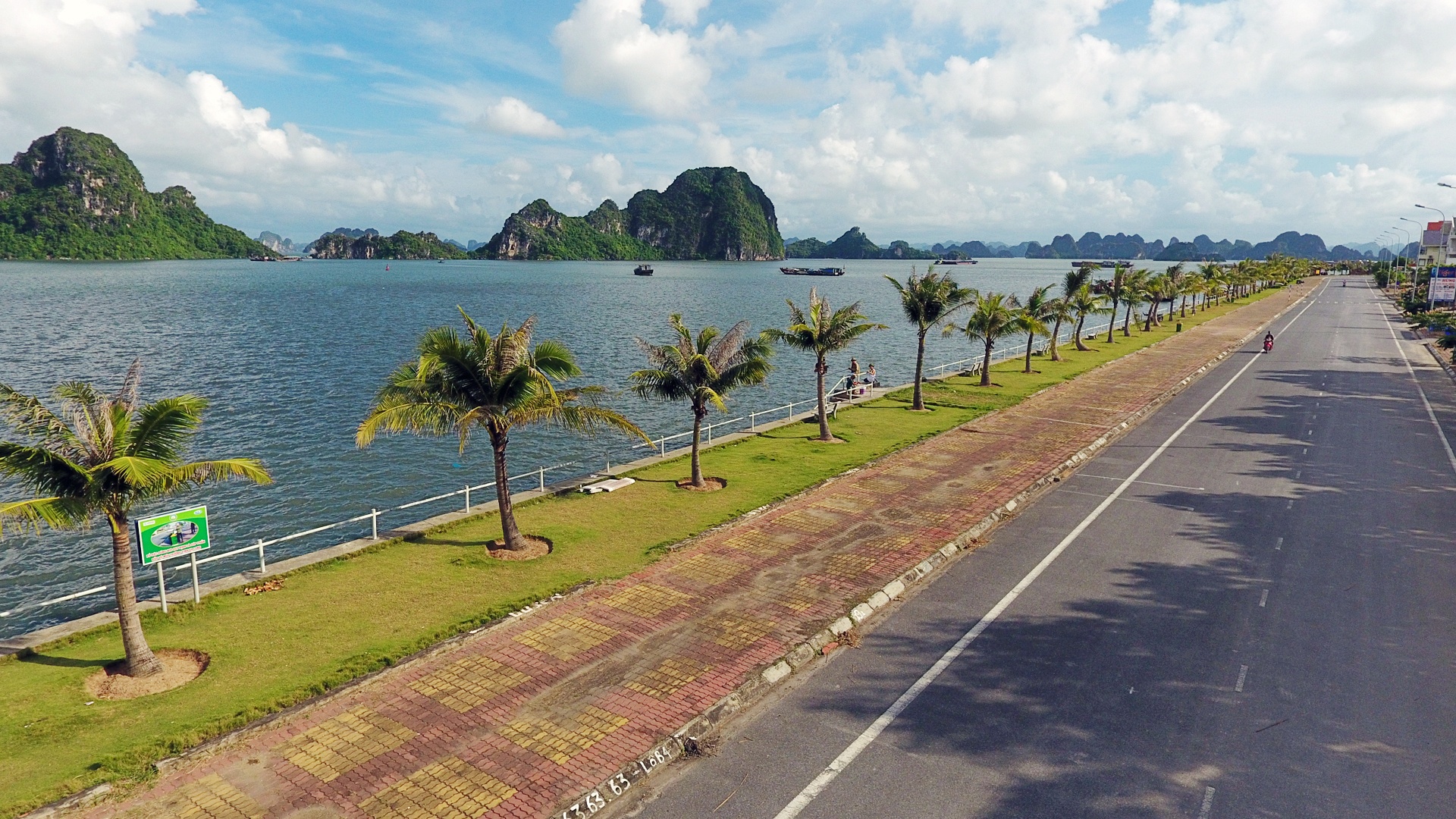 Biet thu,  lau dai o pho 'vip' chay doc bien vinh H anh 3