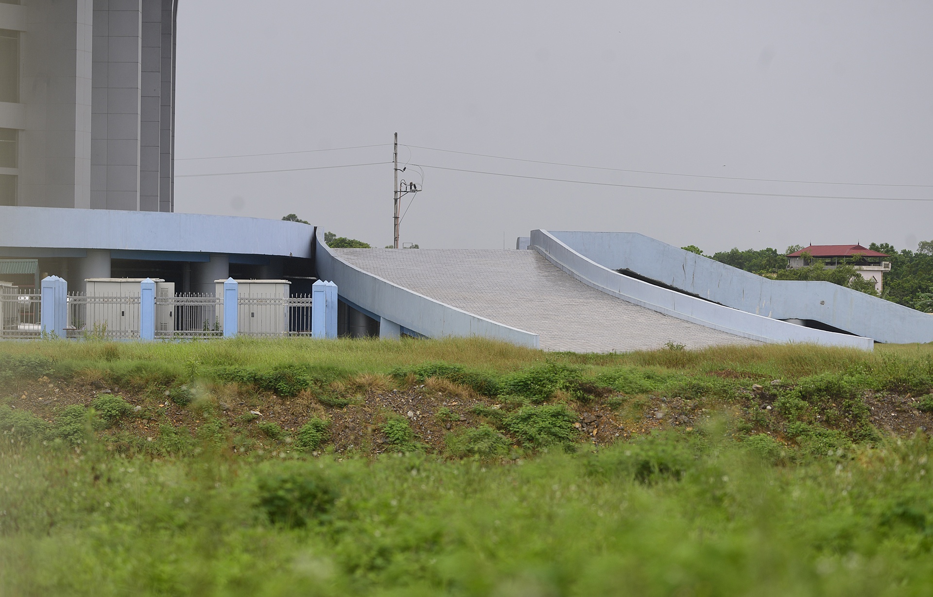 nha thi dau nghin ty nam giua canh dong anh 15