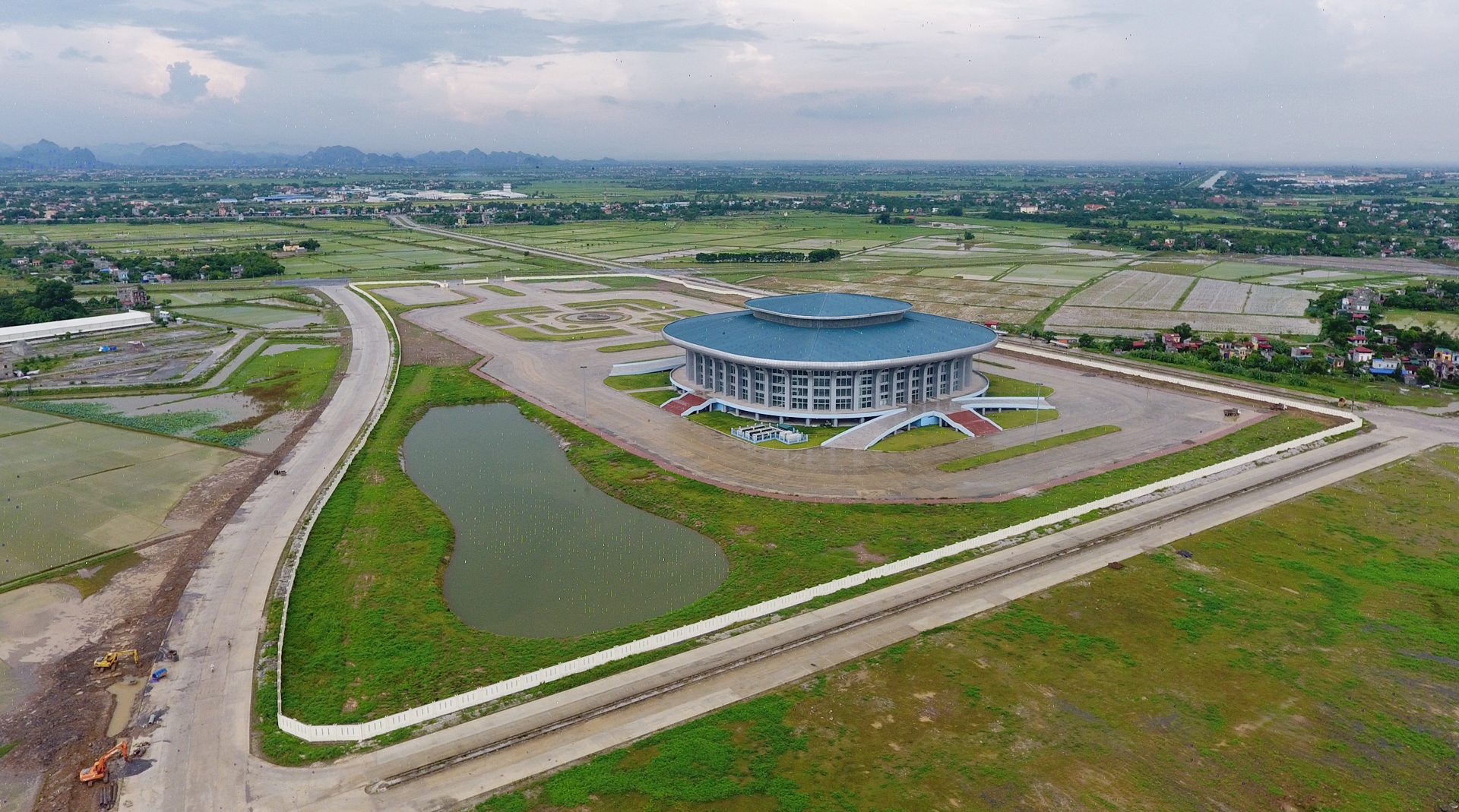 nha thi dau nghin ty nam giua canh dong anh 1