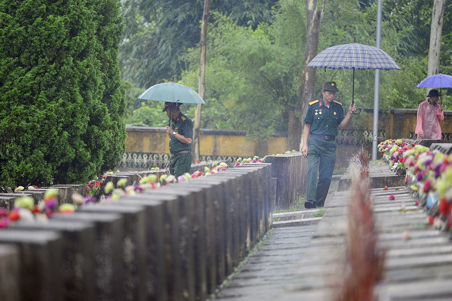 Doi mua tham dong doi tai chien truong Vi Xuyen anh 1